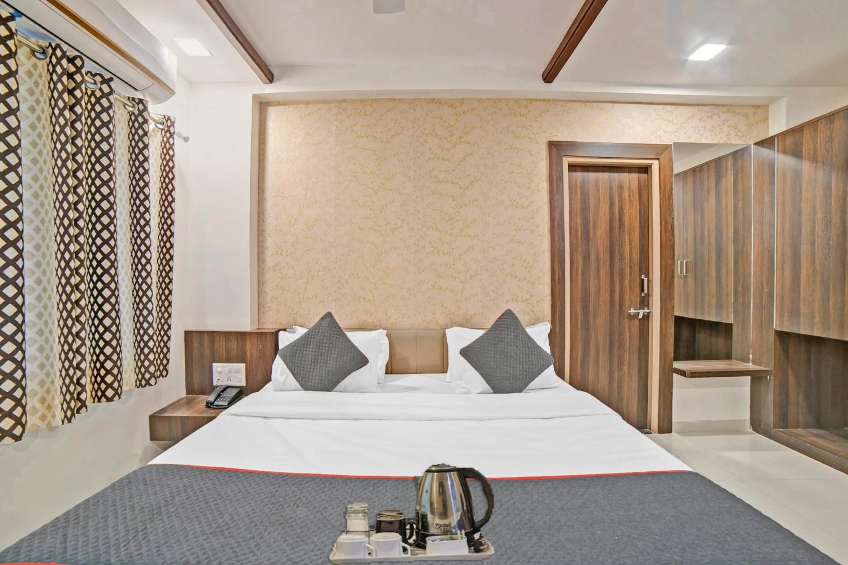 Bedroom, Bed in Super Townhouse Tulip