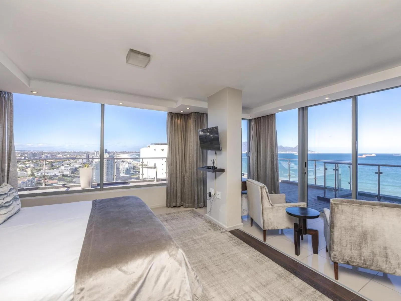 Photo of the whole room, Bed in Infinity Self Catering Apartments