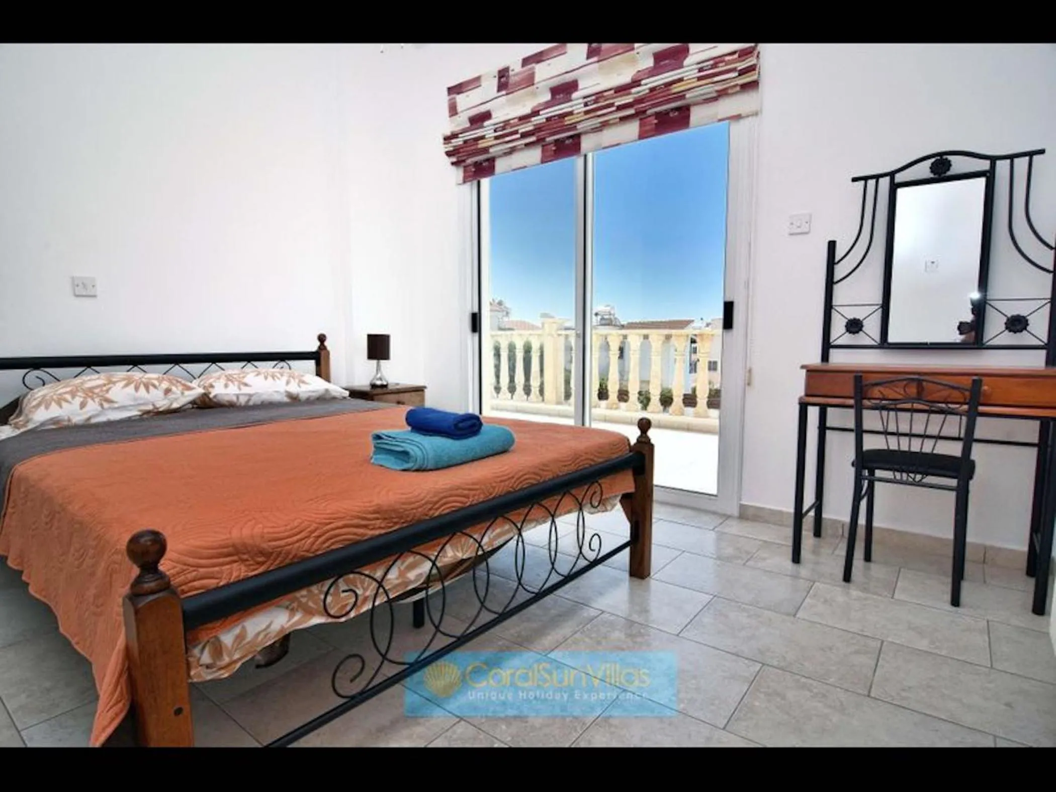 Bed in Villa 200m To The Coral Bay Strip, Large Pool