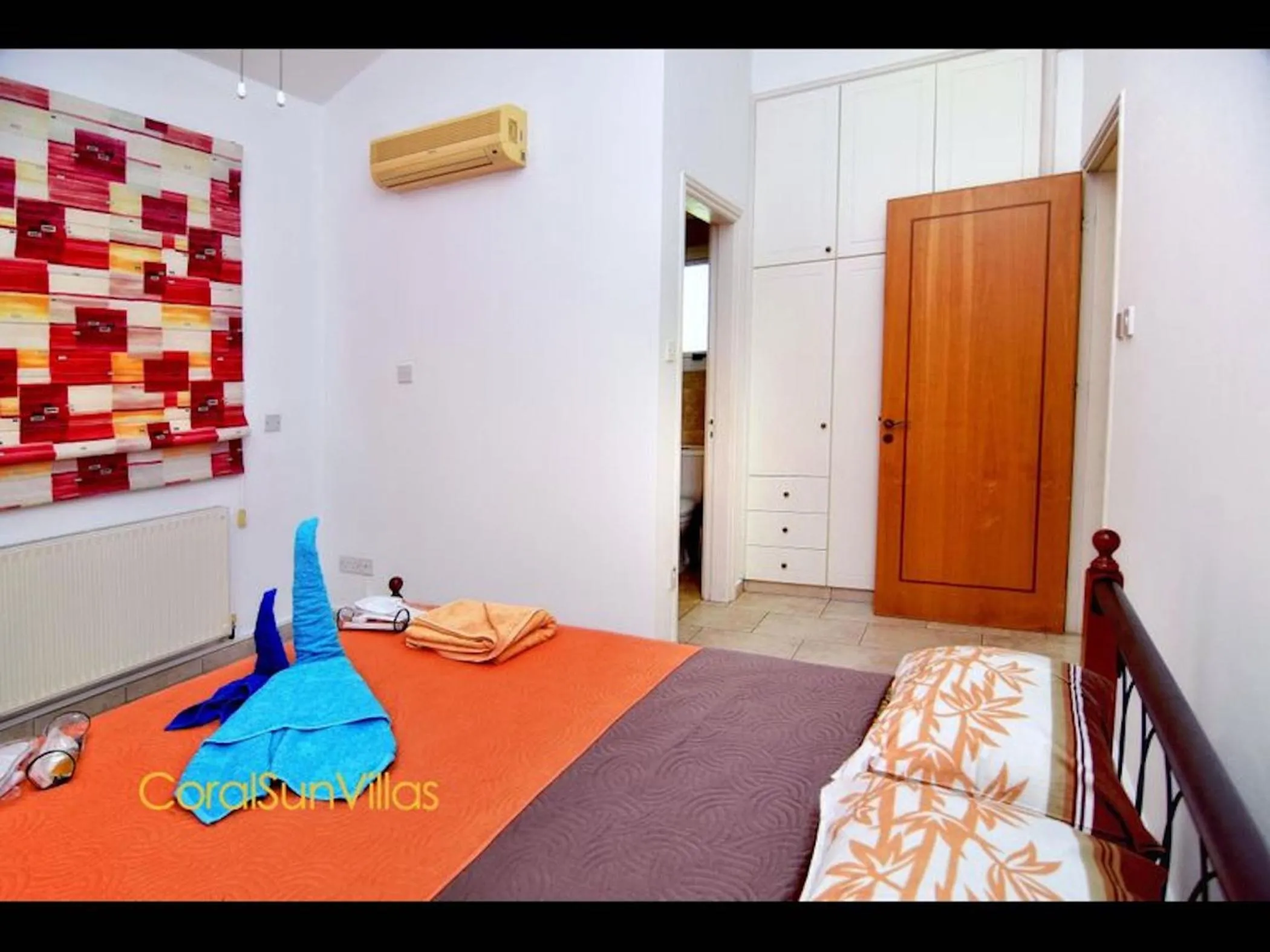 Bed in Villa 200m To The Coral Bay Strip, Large Pool