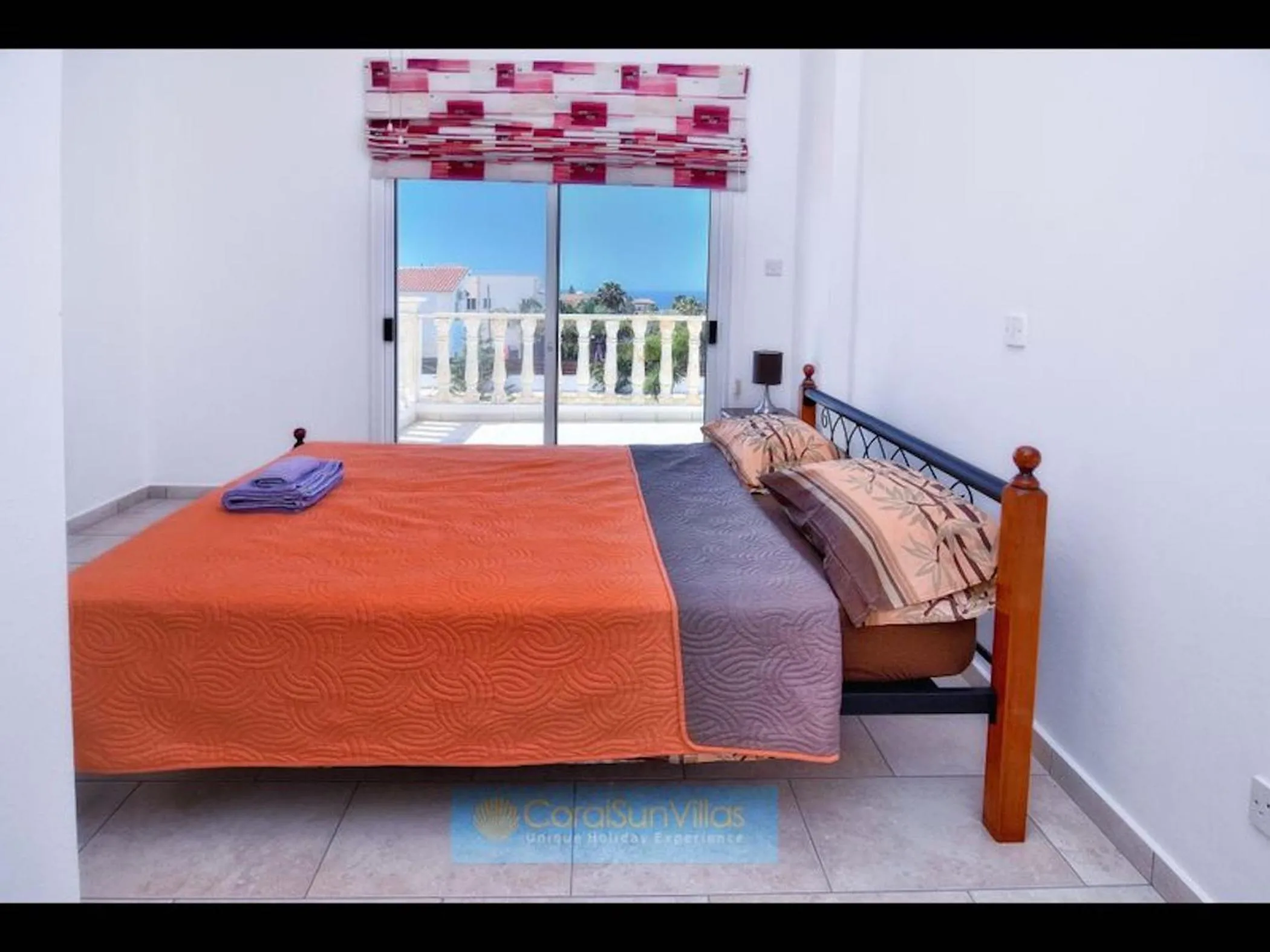 Bed in Villa 200m To The Coral Bay Strip, Large Pool