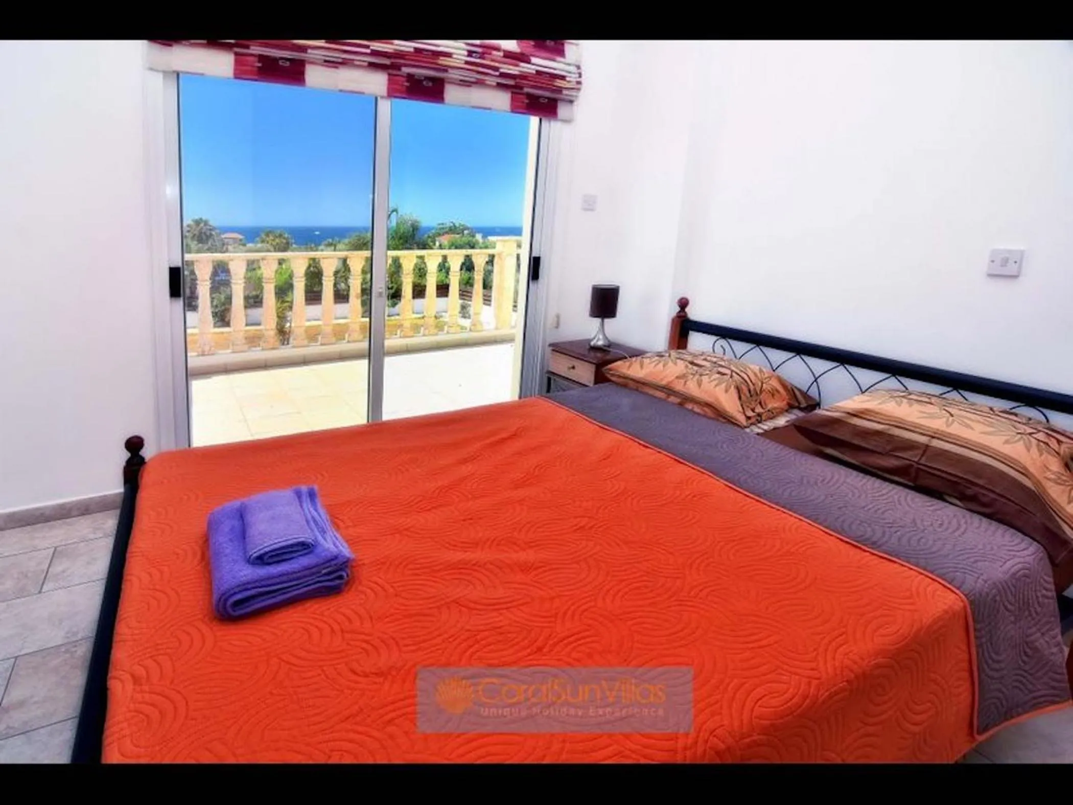 Bed in Villa 200m To The Coral Bay Strip, Large Pool