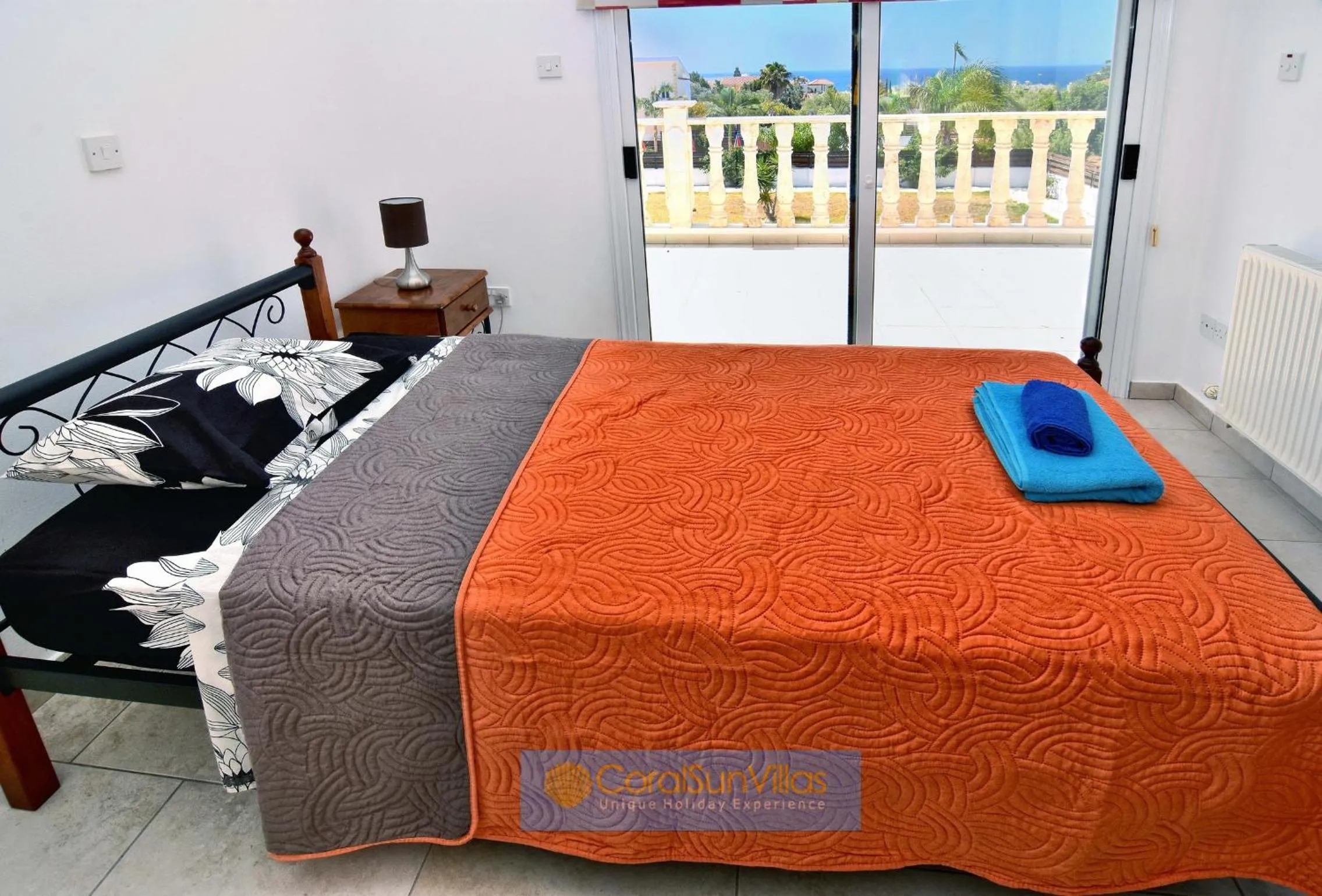 Bed in Villa 200m To The Coral Bay Strip, Large Pool