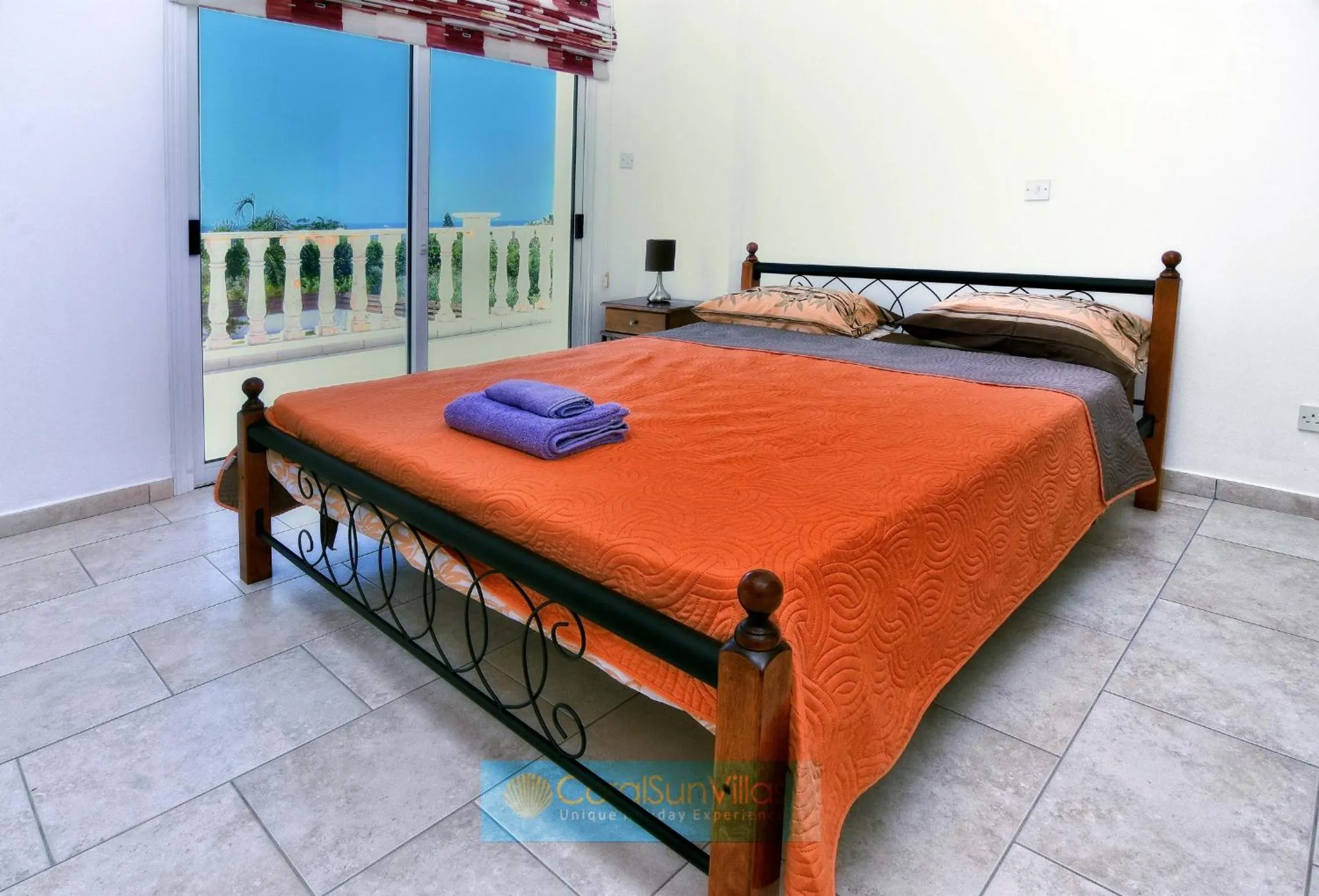 Bed in Villa 200m To The Coral Bay Strip, Large Pool