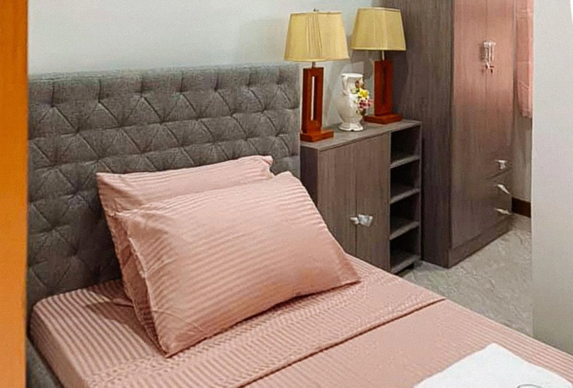 Bed in Leonila's Travellers Inn