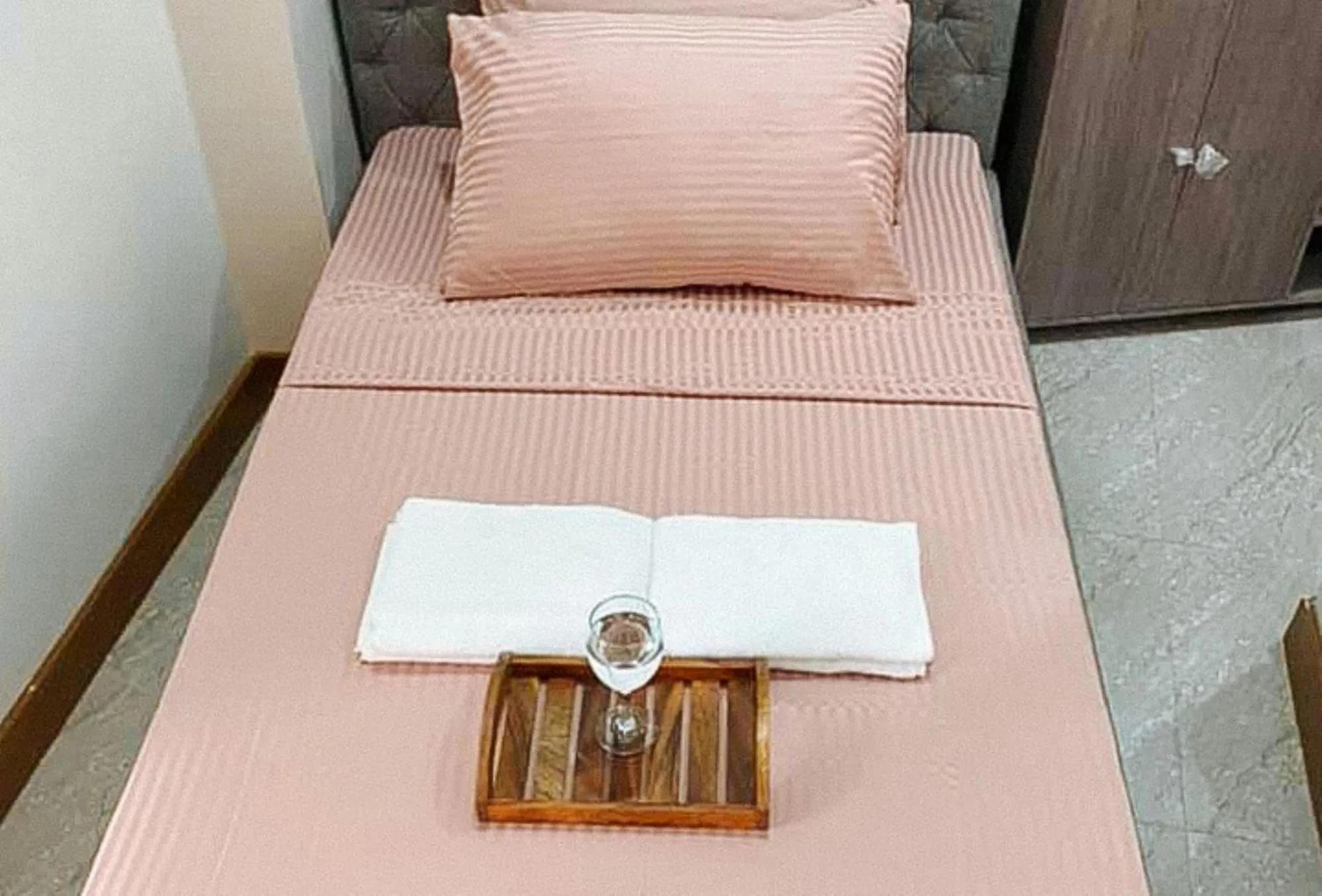 Bed in Leonila's Travellers Inn