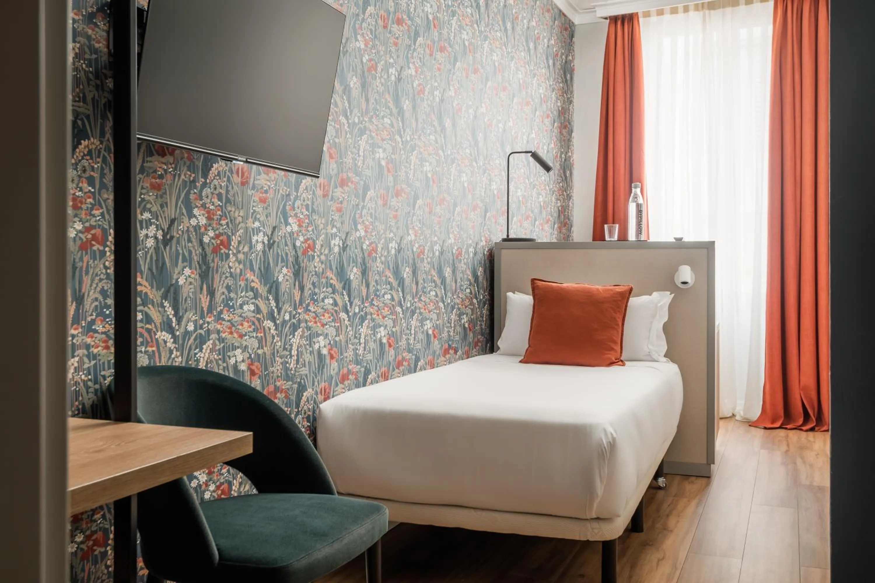 Bed in BYPILLOW Goldoni