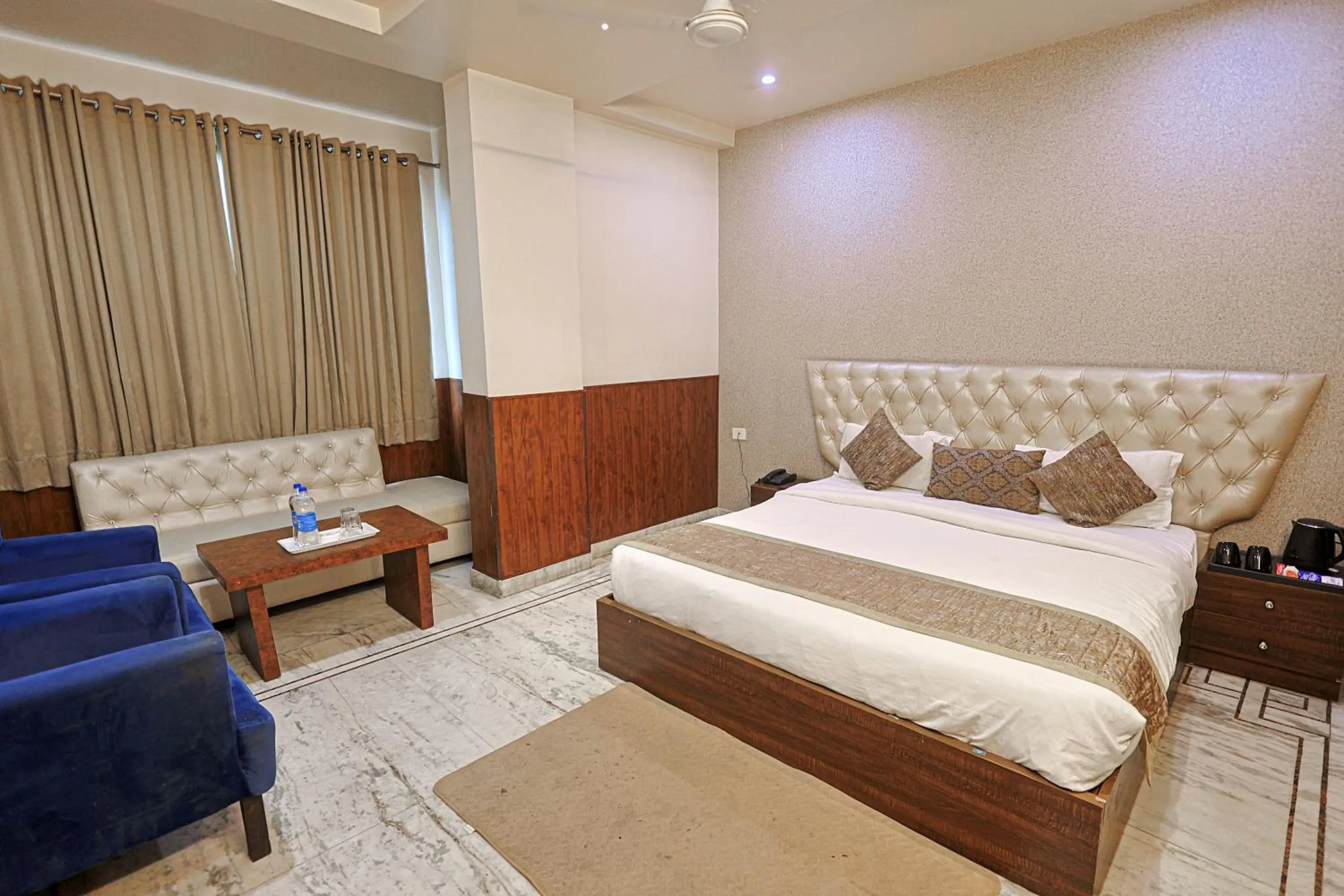 Bed in Hotel The Leaf - Gomti Nagar Lucknow