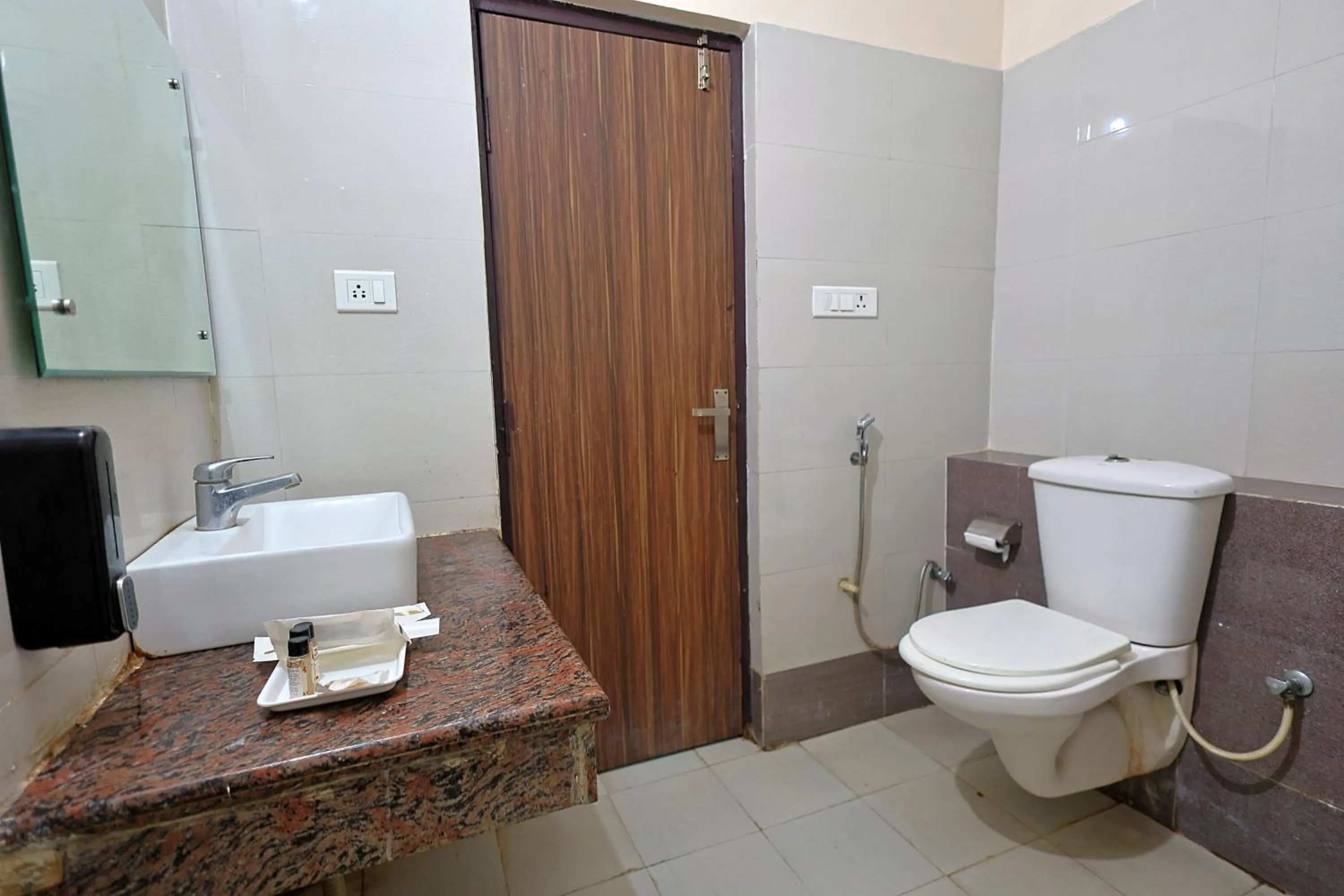 Hotel The Leaf - Gomti Nagar Lucknow