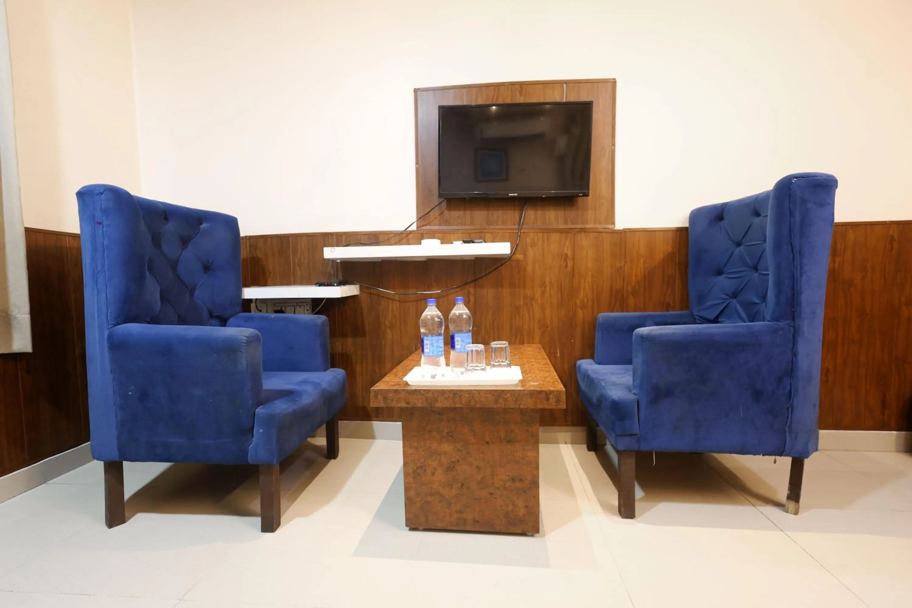 Hotel The Leaf - Gomti Nagar Lucknow