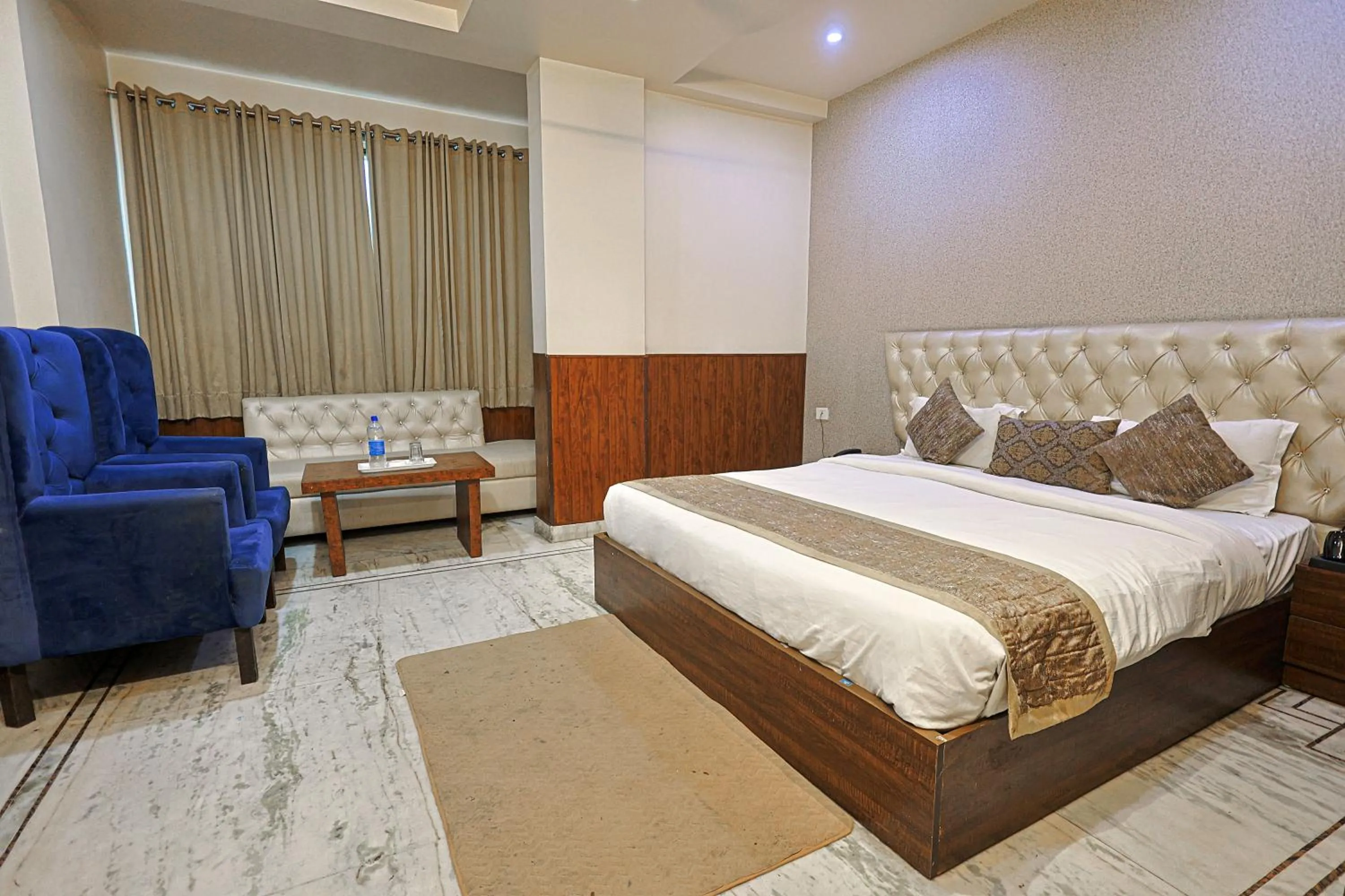 Bed in Hotel The Leaf - Gomti Nagar Lucknow