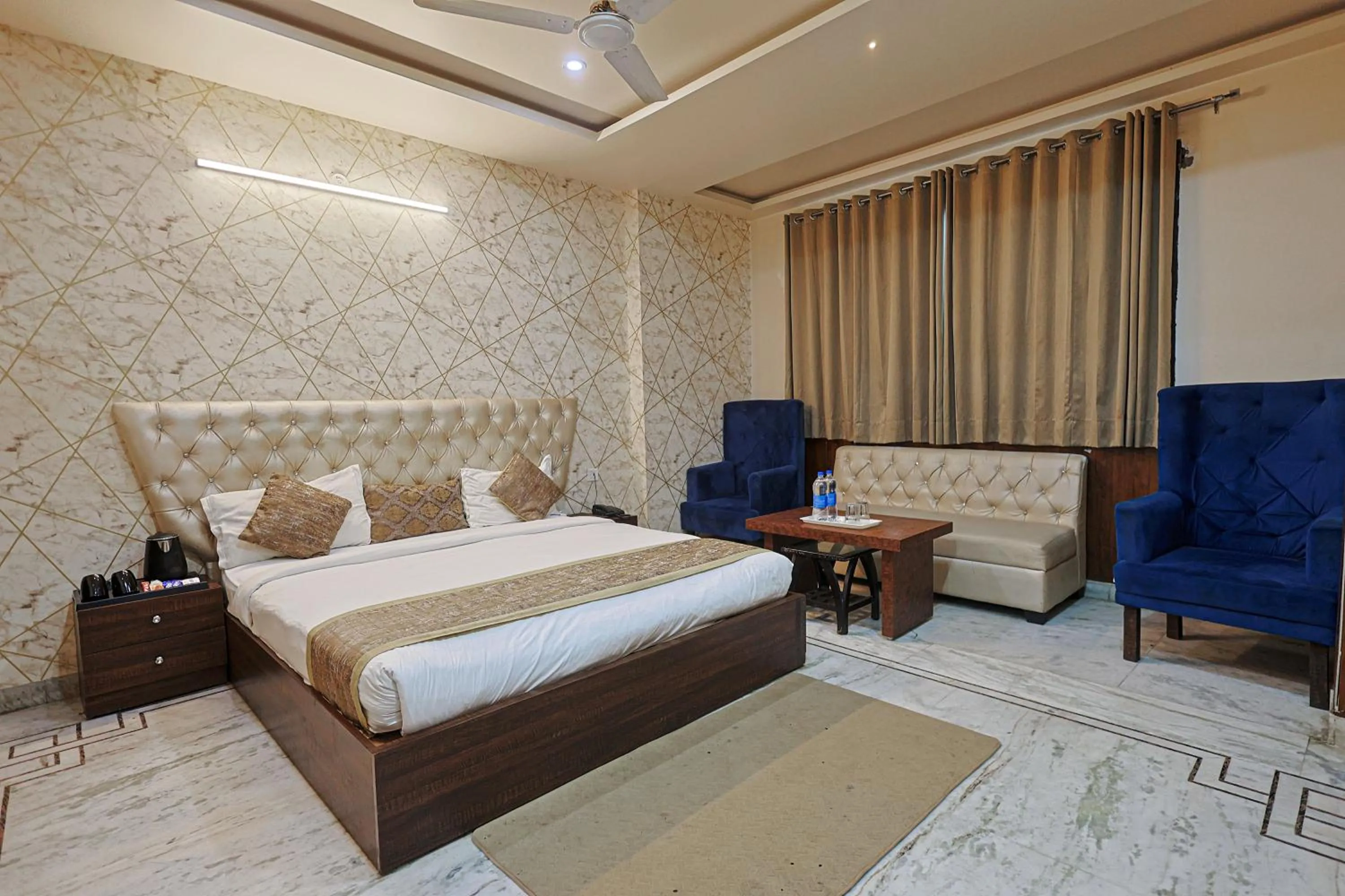 Bed in Hotel The Leaf - Gomti Nagar Lucknow