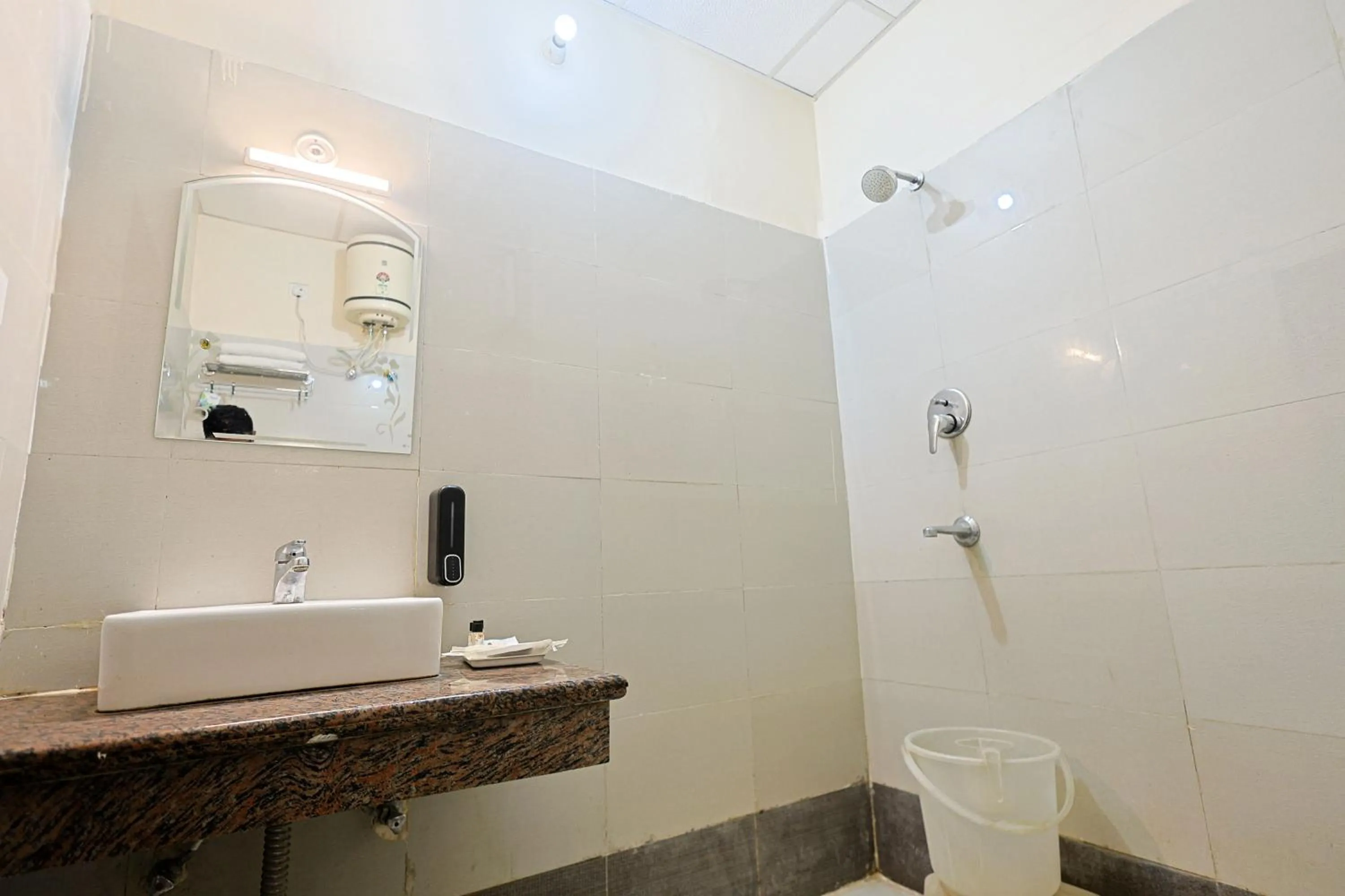 Hotel The Leaf - Gomti Nagar Lucknow