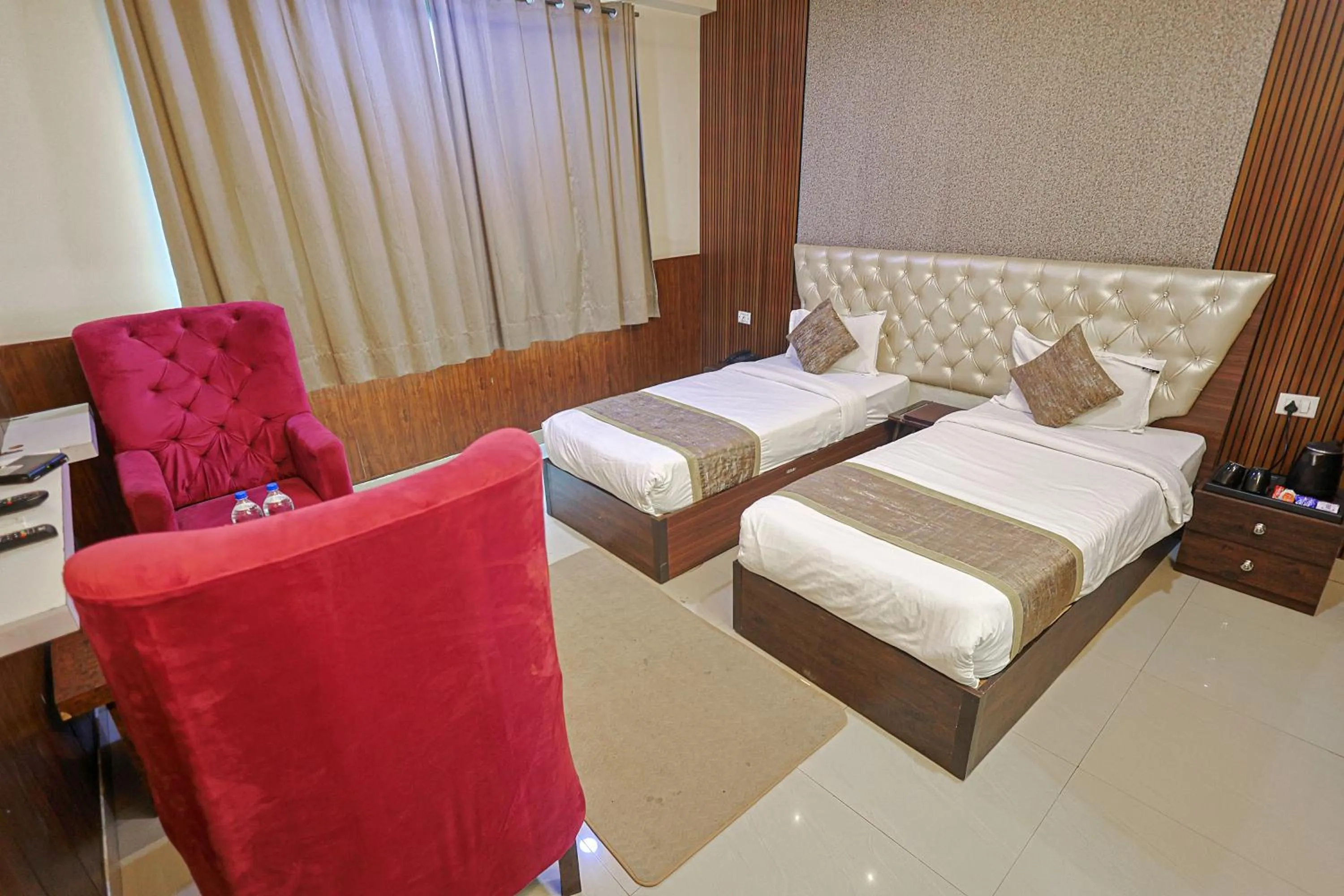 Bed in Hotel The Leaf - Gomti Nagar Lucknow
