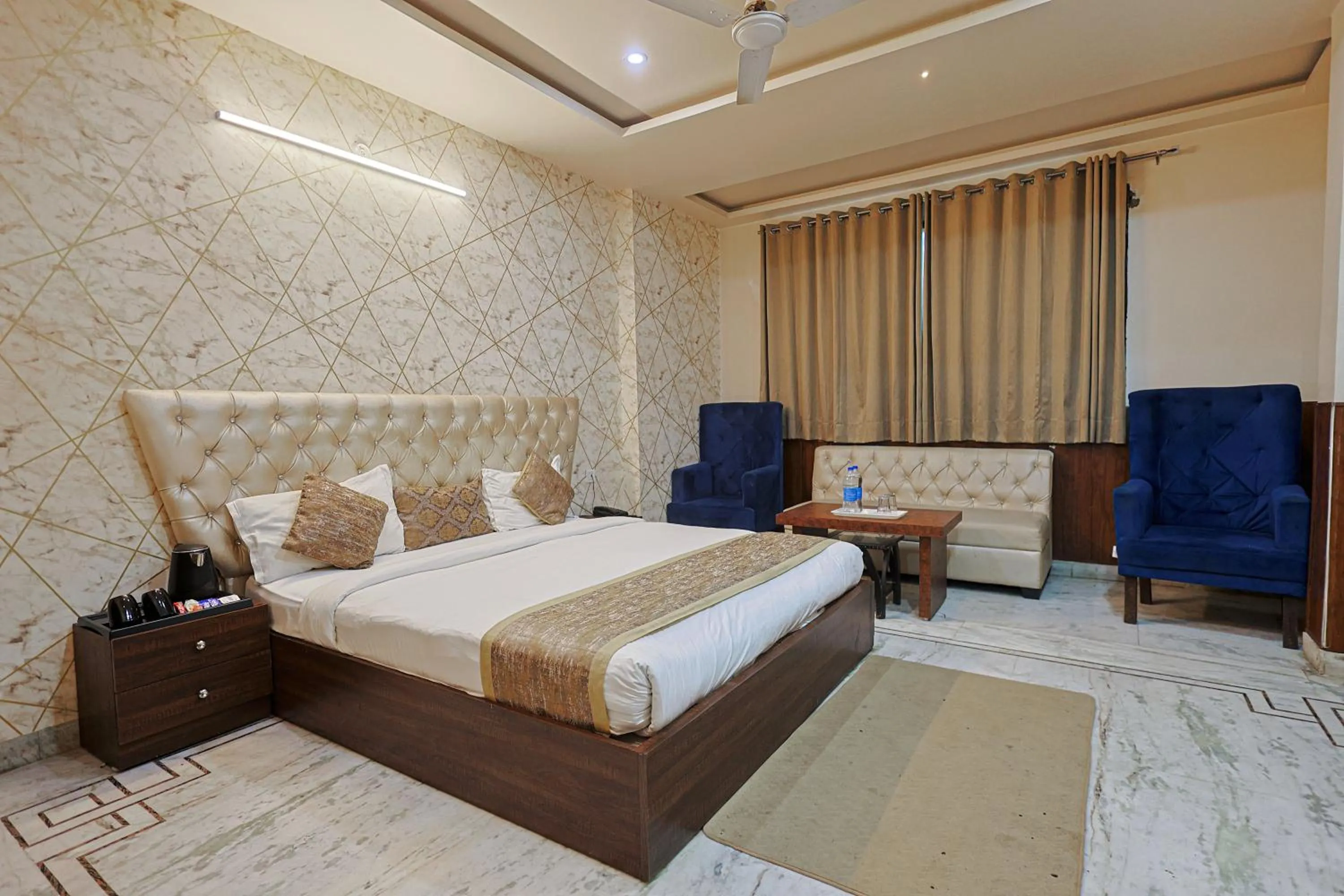 Bed in Hotel The Leaf - Gomti Nagar Lucknow