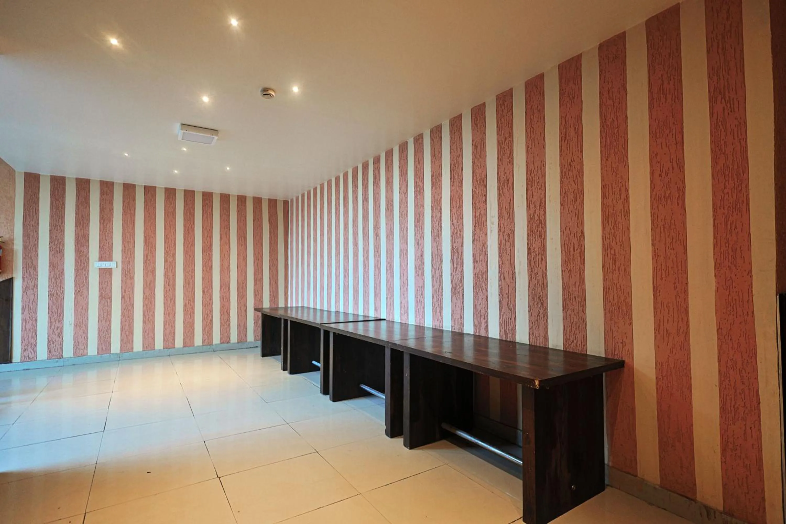 Hotel The Leaf - Gomti Nagar Lucknow