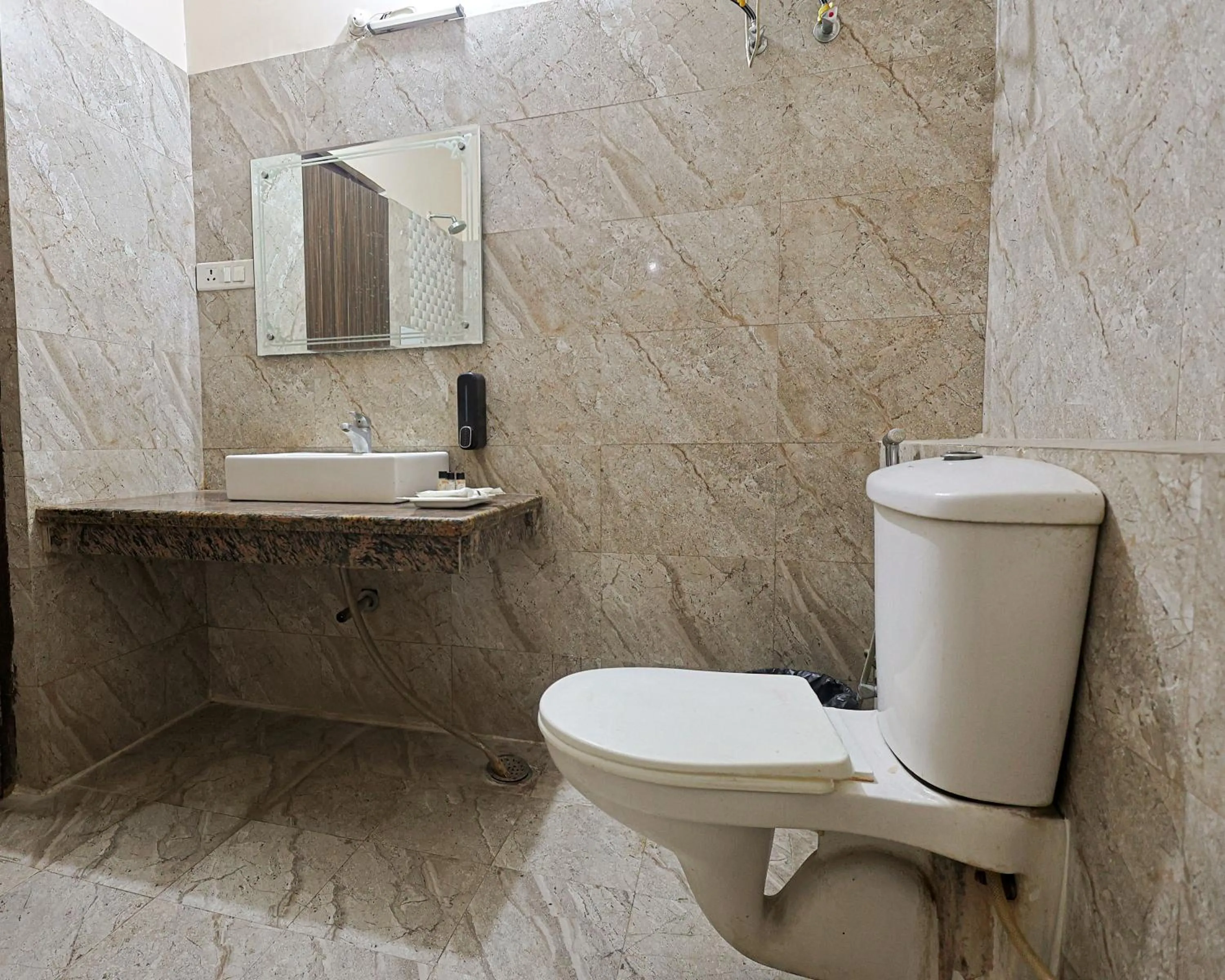 Hotel The Leaf - Gomti Nagar Lucknow