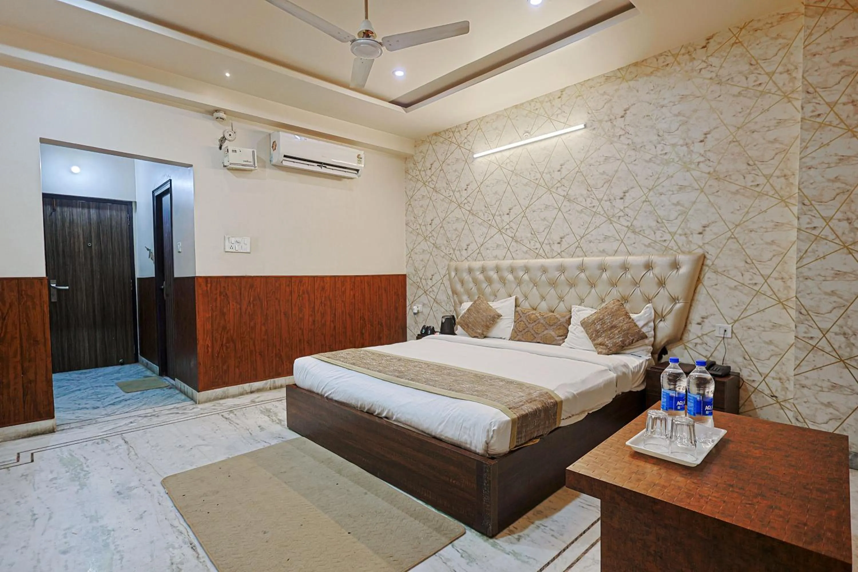 Bed in Hotel The Leaf - Gomti Nagar Lucknow