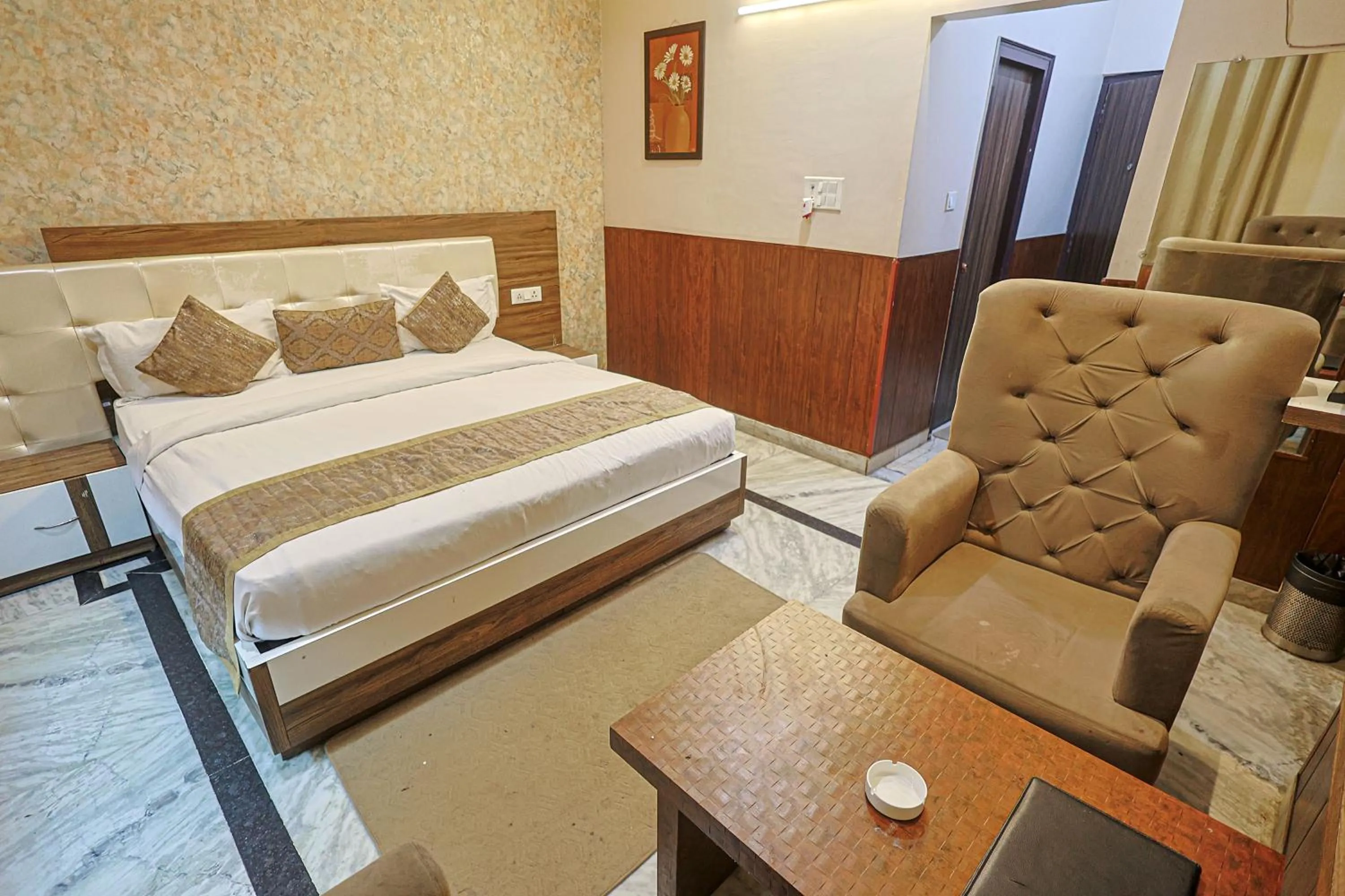 Bed in Hotel The Leaf - Gomti Nagar Lucknow
