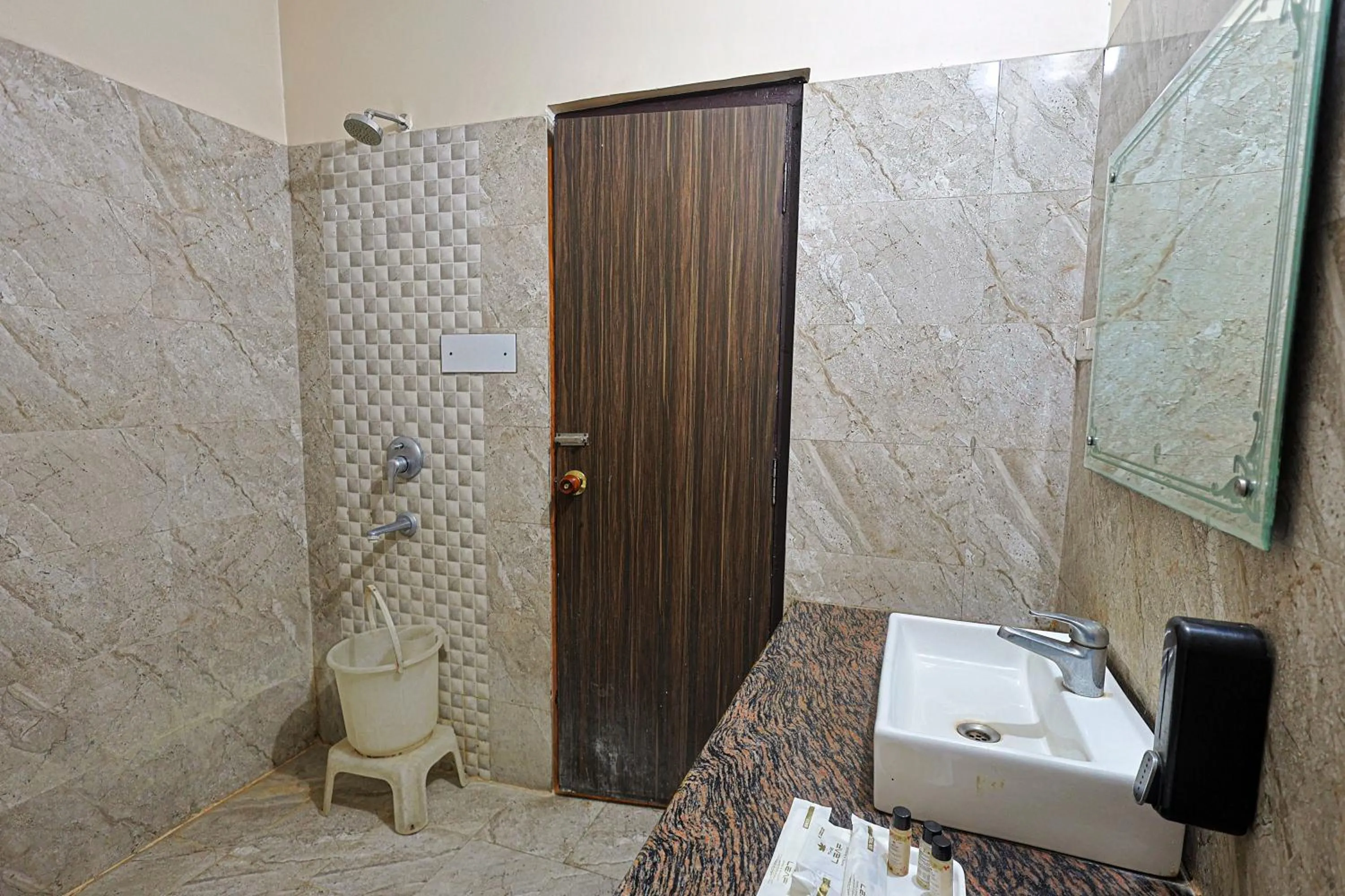 Hotel The Leaf - Gomti Nagar Lucknow