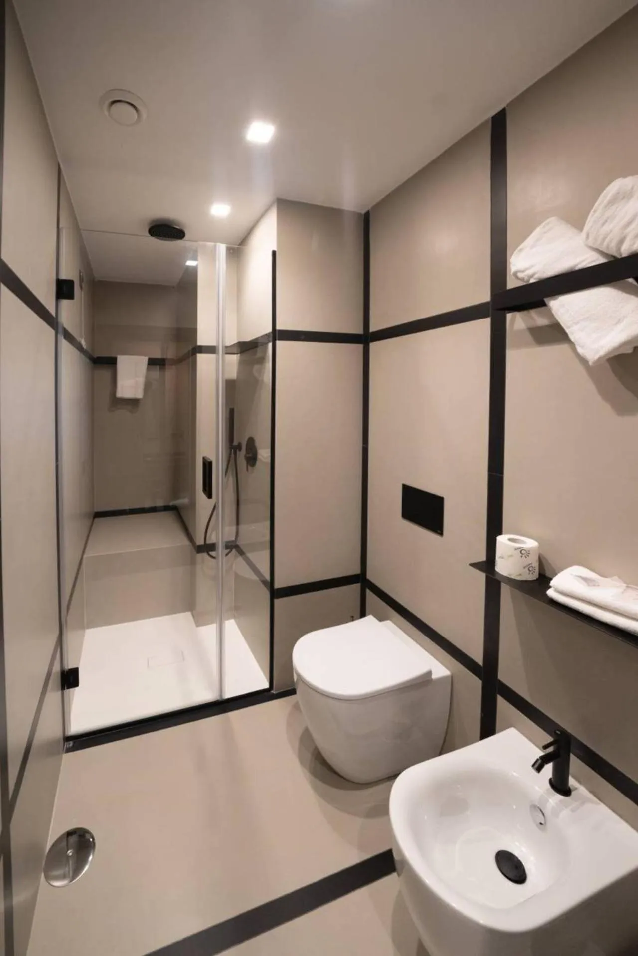 Shower in Hotel Il Gabbiano