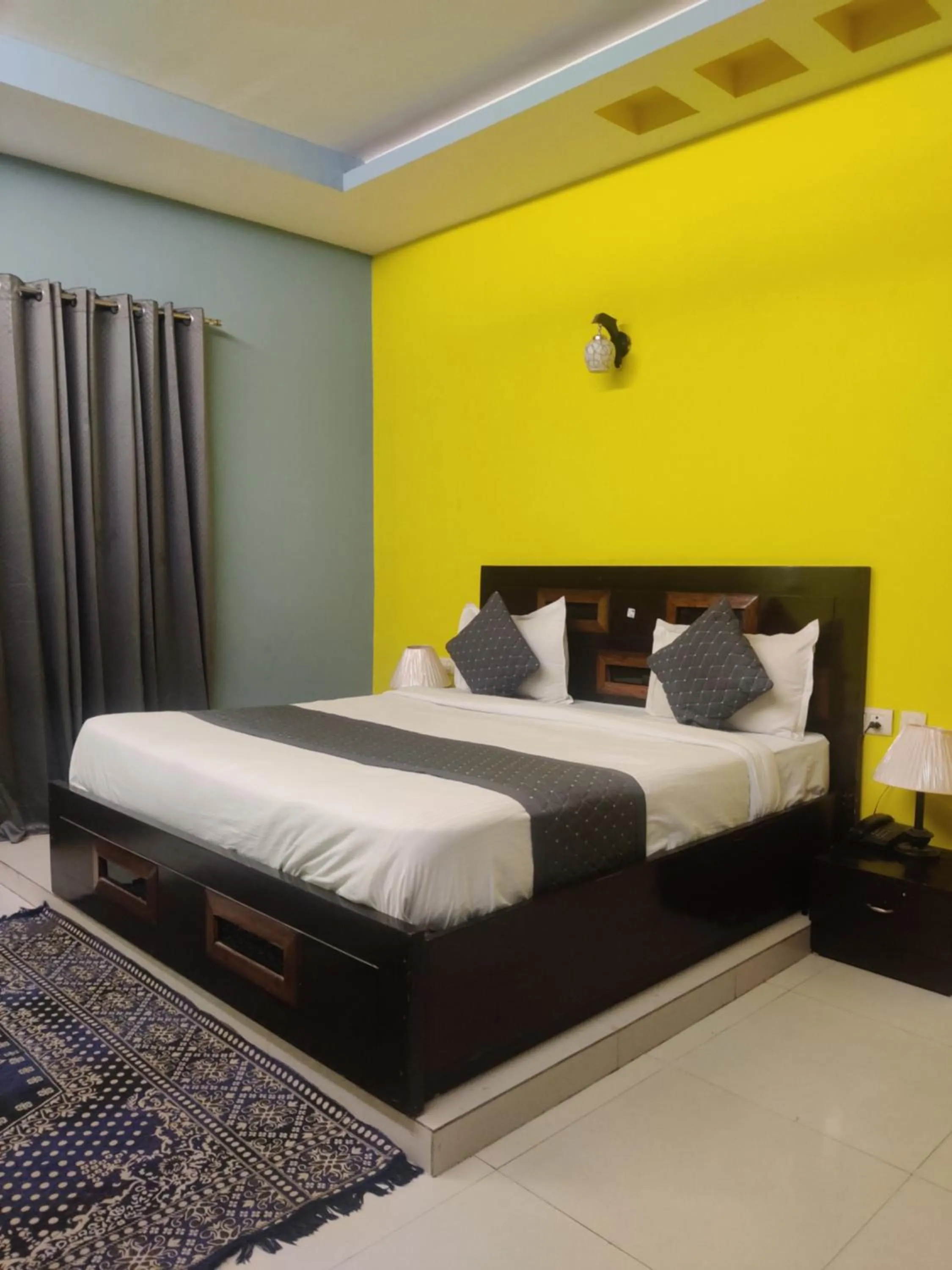 Bedroom, Bed in Hotel Delhi Airport Plaza IGI Airport , Free Airport Pickup