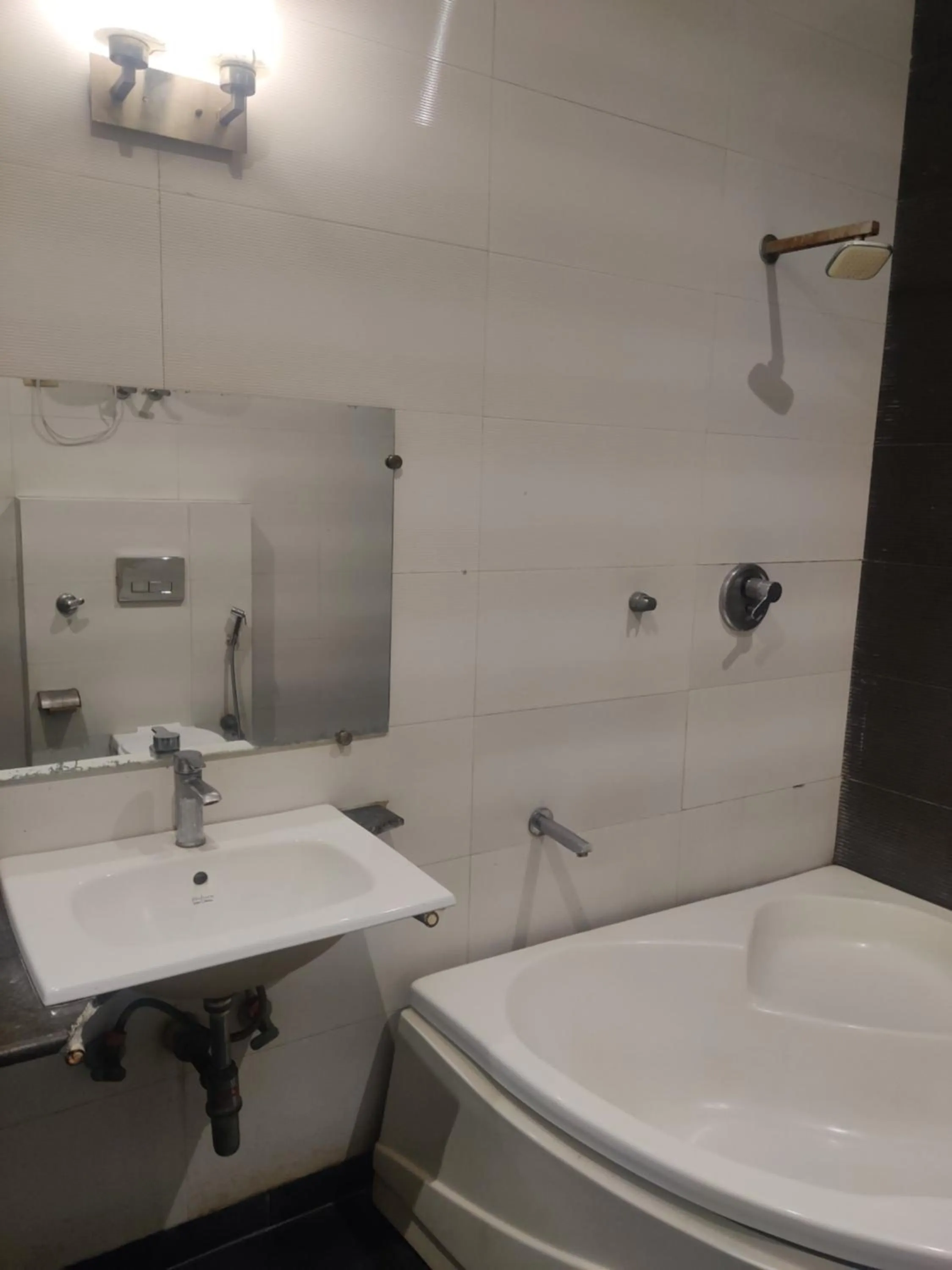 Bathroom in Hotel Delhi Airport Plaza IGI Airport , Free Airport Pickup