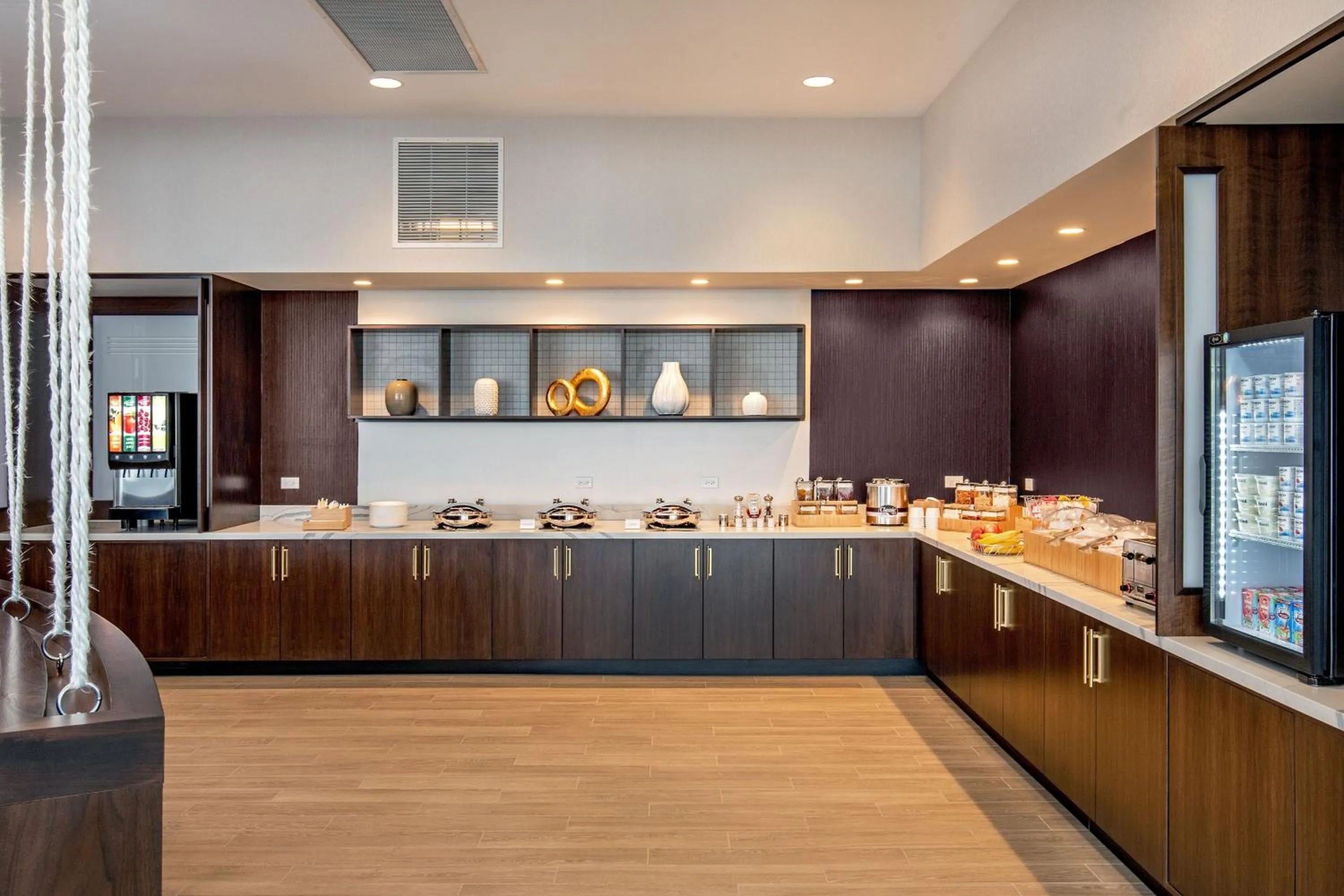 Breakfast in SpringHill Suites by Marriott Boston Logan Airport Revere Beach