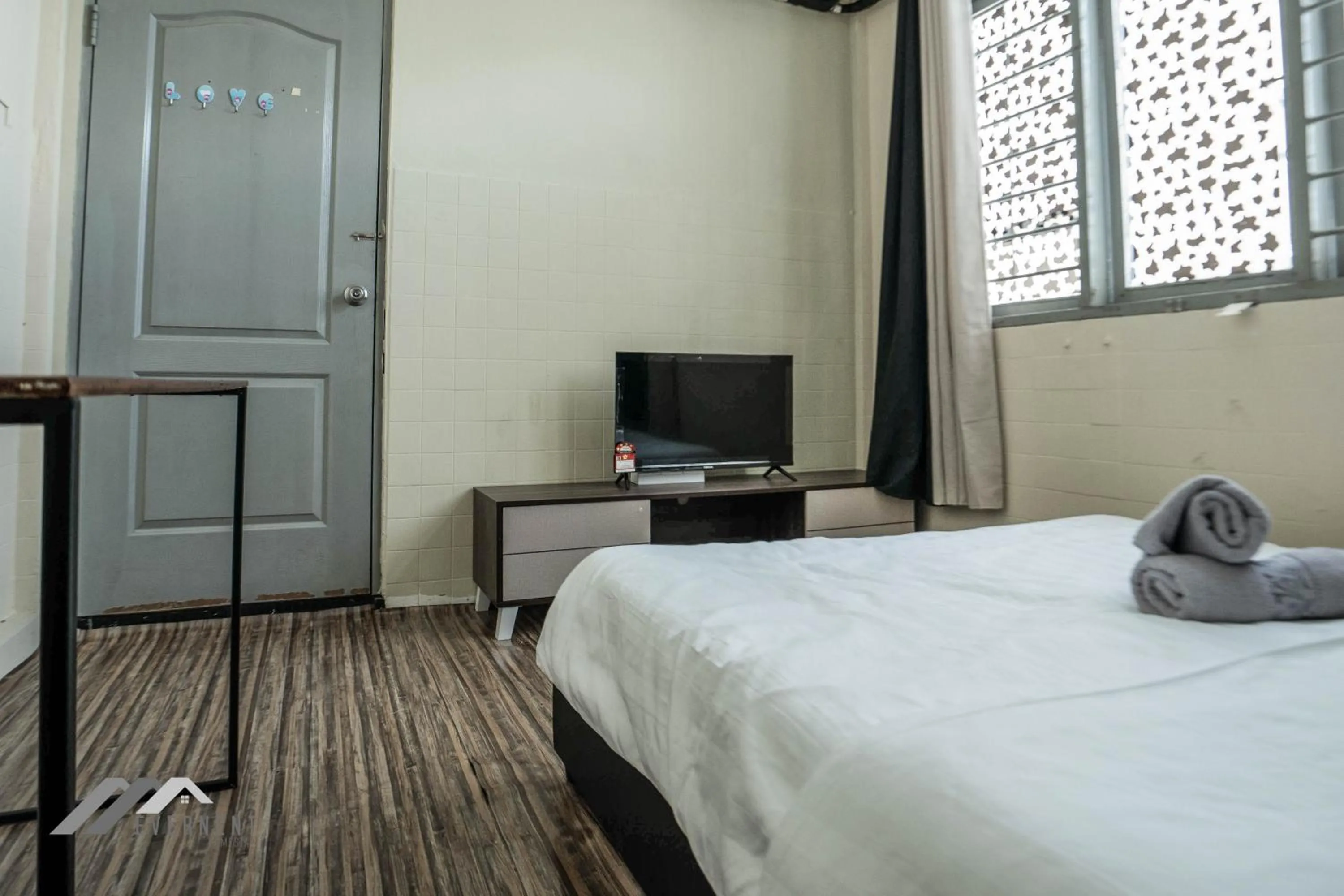 TV and multimedia in Permaisuri Homestay by Evernent