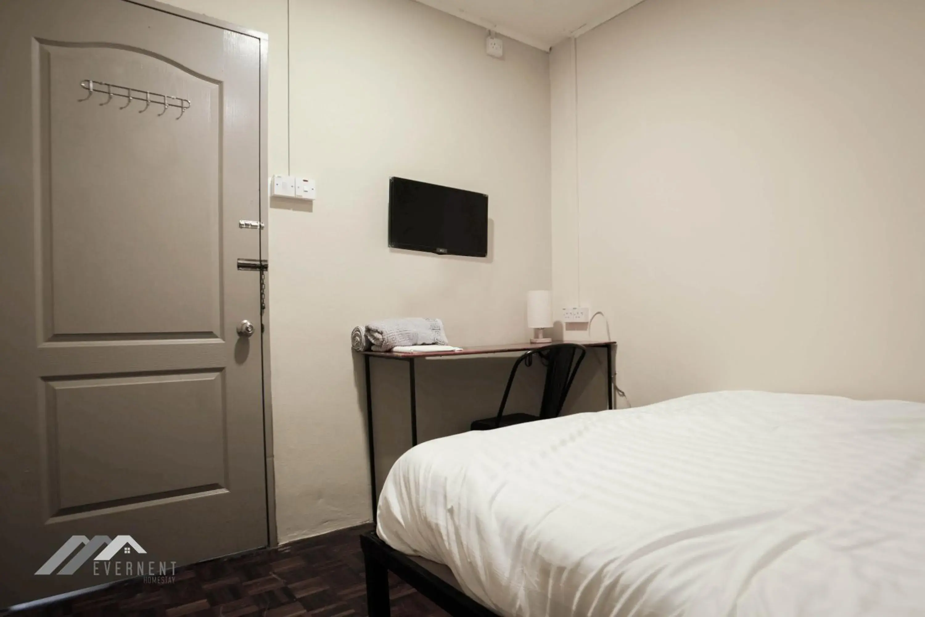 Queen Room in Permaisuri Homestay by Evernent Queen Room in Permaisuri Homestay by Evernent