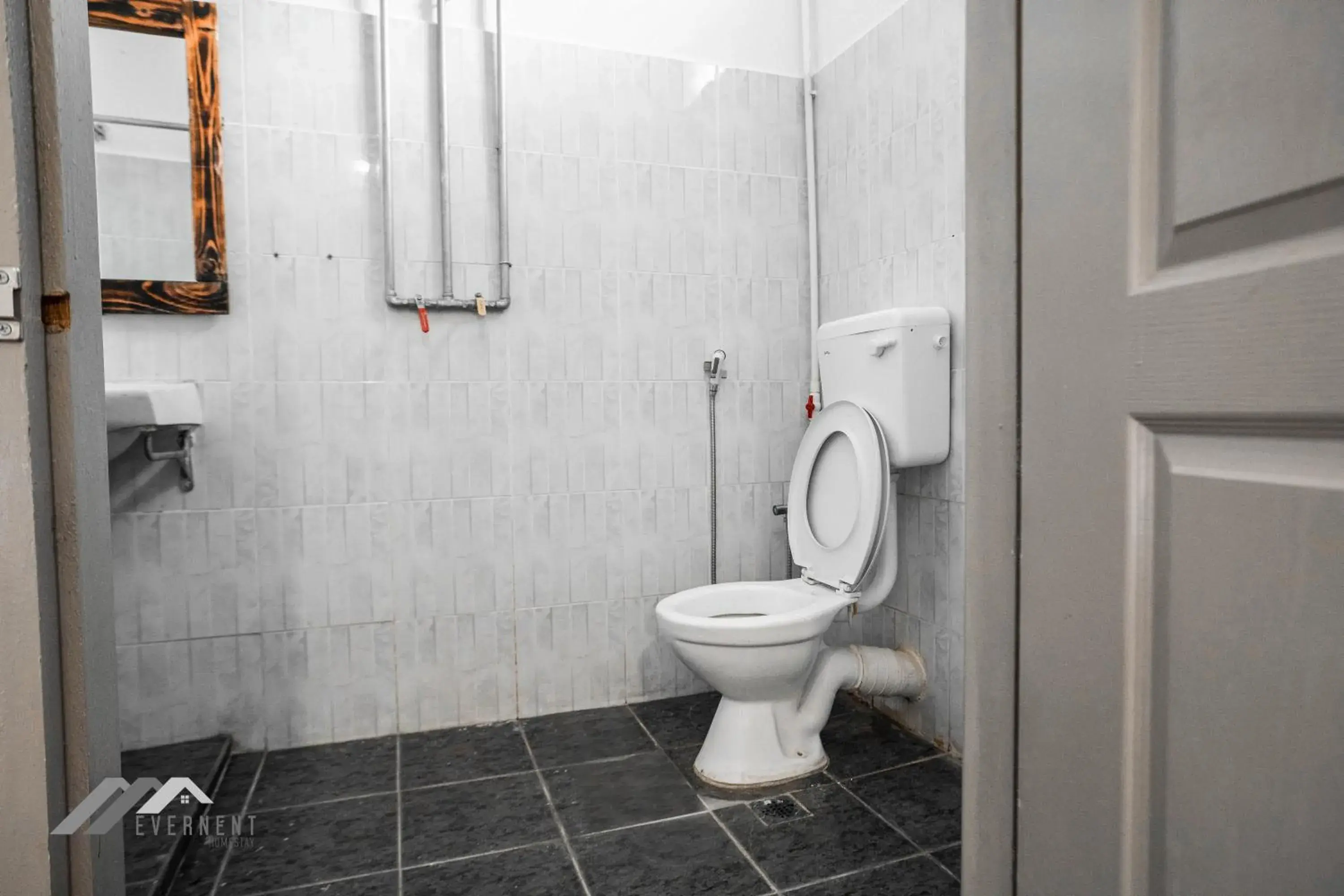 Superior Queen Room in Permaisuri Homestay by Evernent Superior Queen Room in Permaisuri Homestay by Evernent