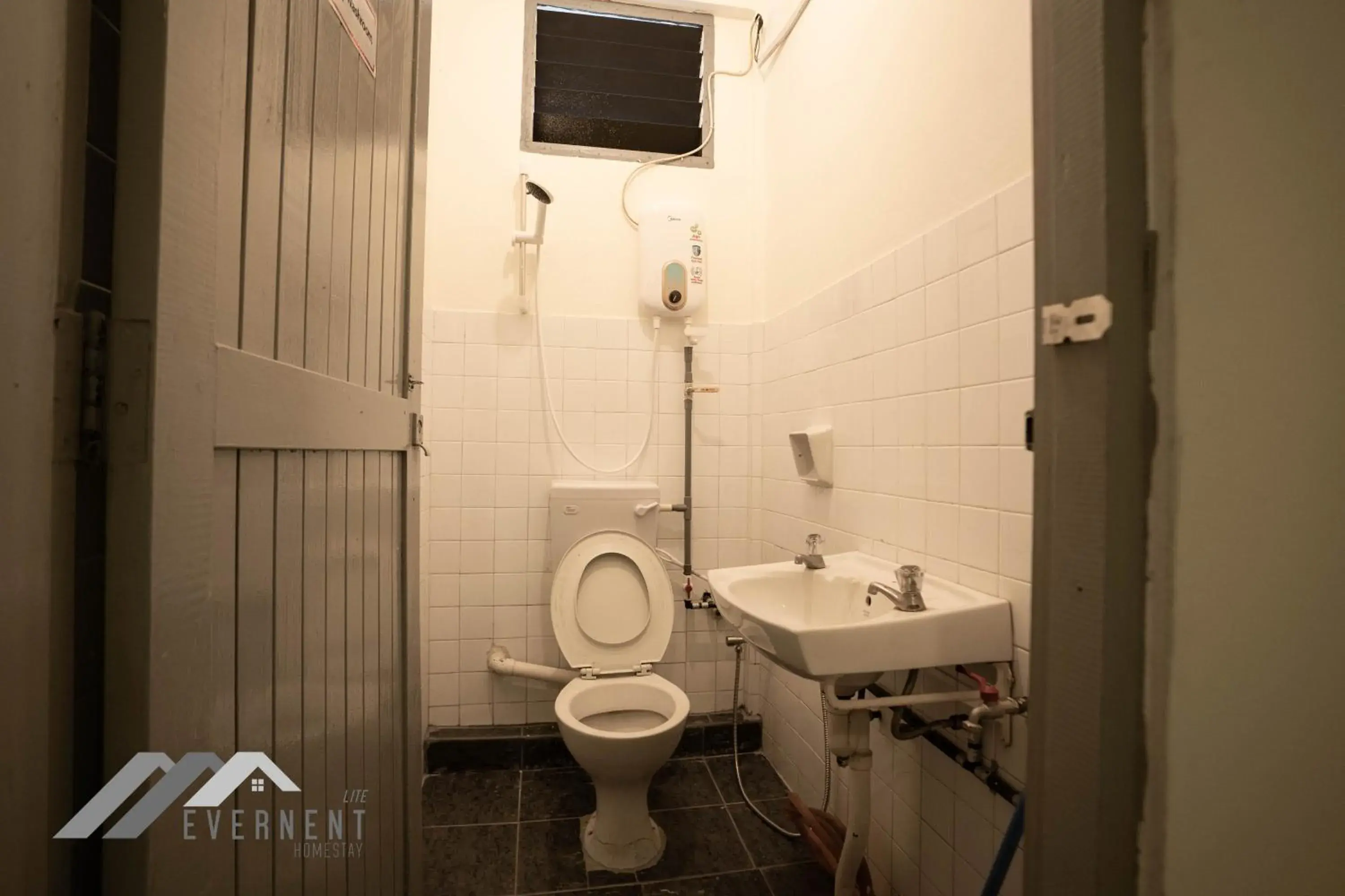 Economy Twin Room in Permaisuri Homestay by Evernent Economy Twin Room in Permaisuri Homestay by Evernent