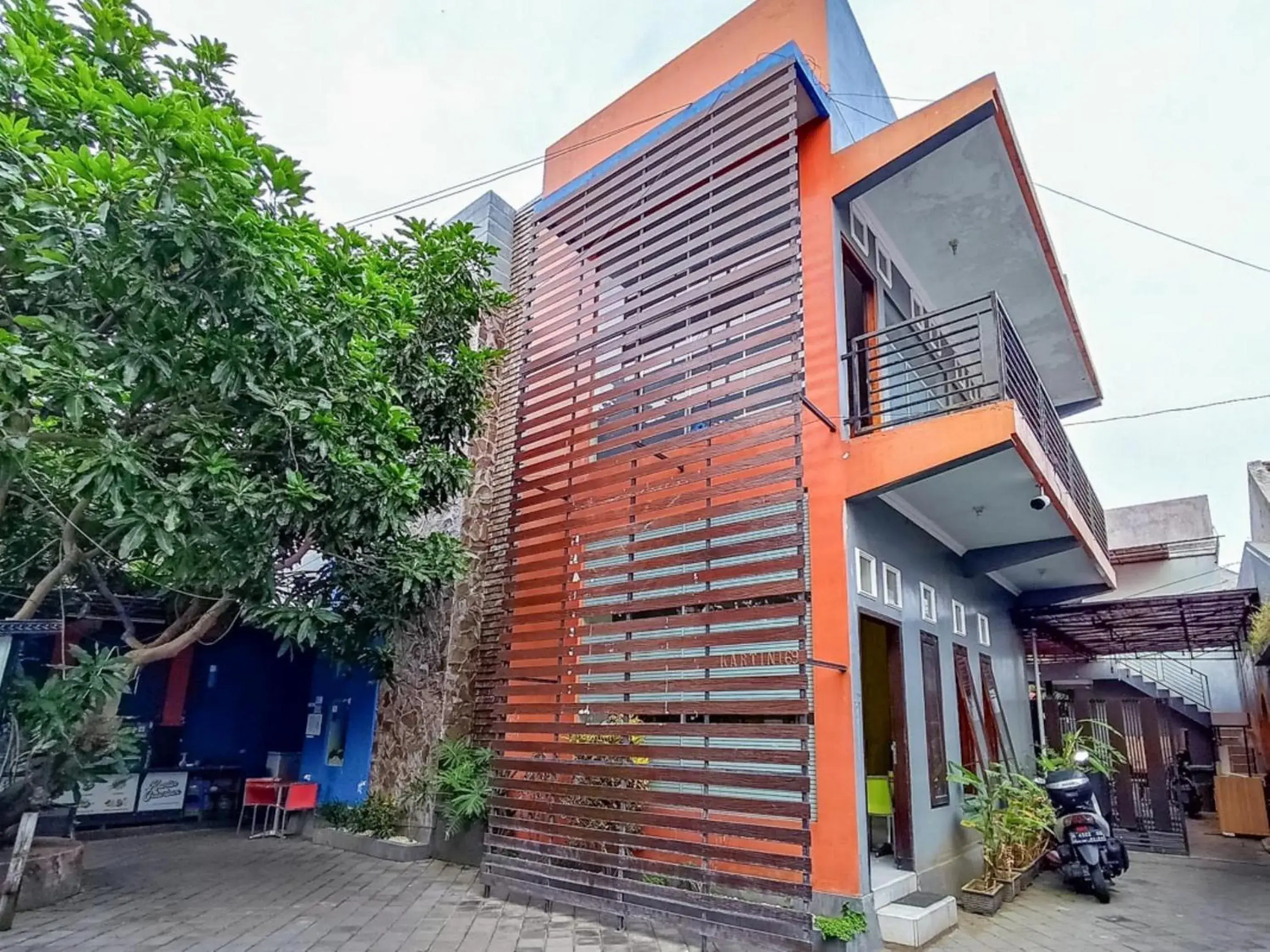 Property building in Kartini Guest House near Alun Alun Probolinggo Property building in Kartini Guest House near Alun Alun Probolinggo
