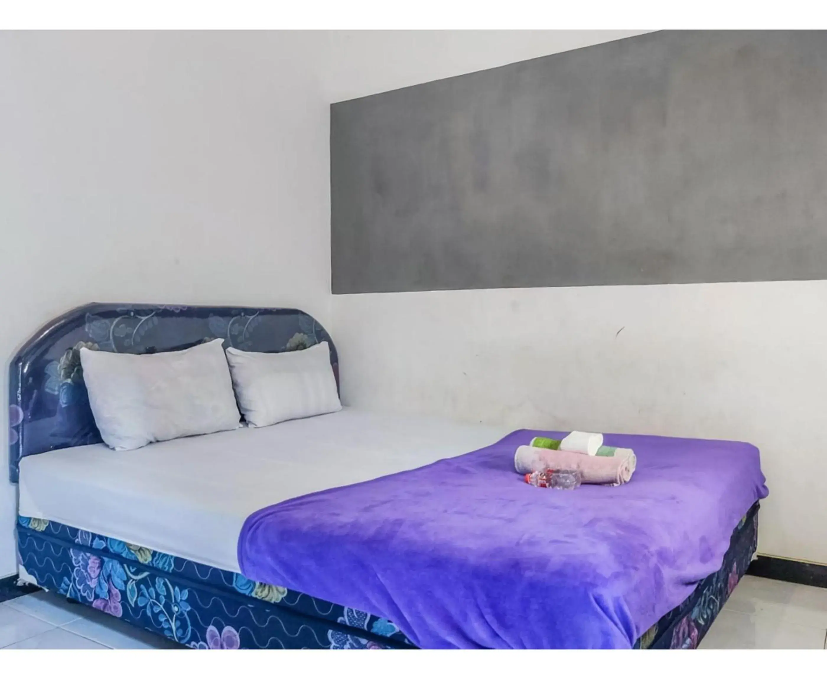 Bedroom, Bed in Kartini Guest House near Alun Alun Probolinggo Bedroom, Bed in Kartini Guest House near Alun Alun Probolinggo