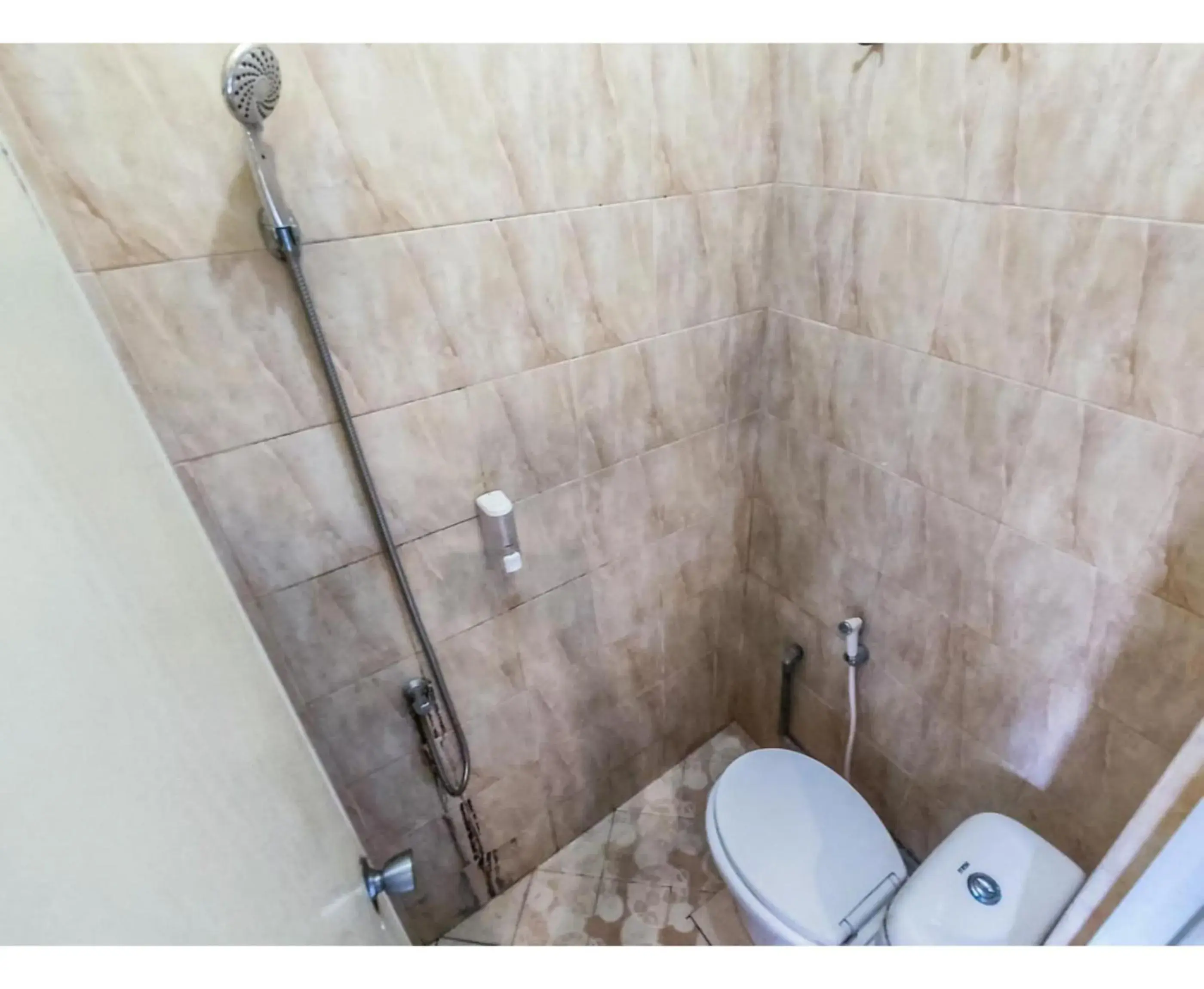 Bathroom in Kartini Guest House near Alun Alun Probolinggo Bathroom in Kartini Guest House near Alun Alun Probolinggo