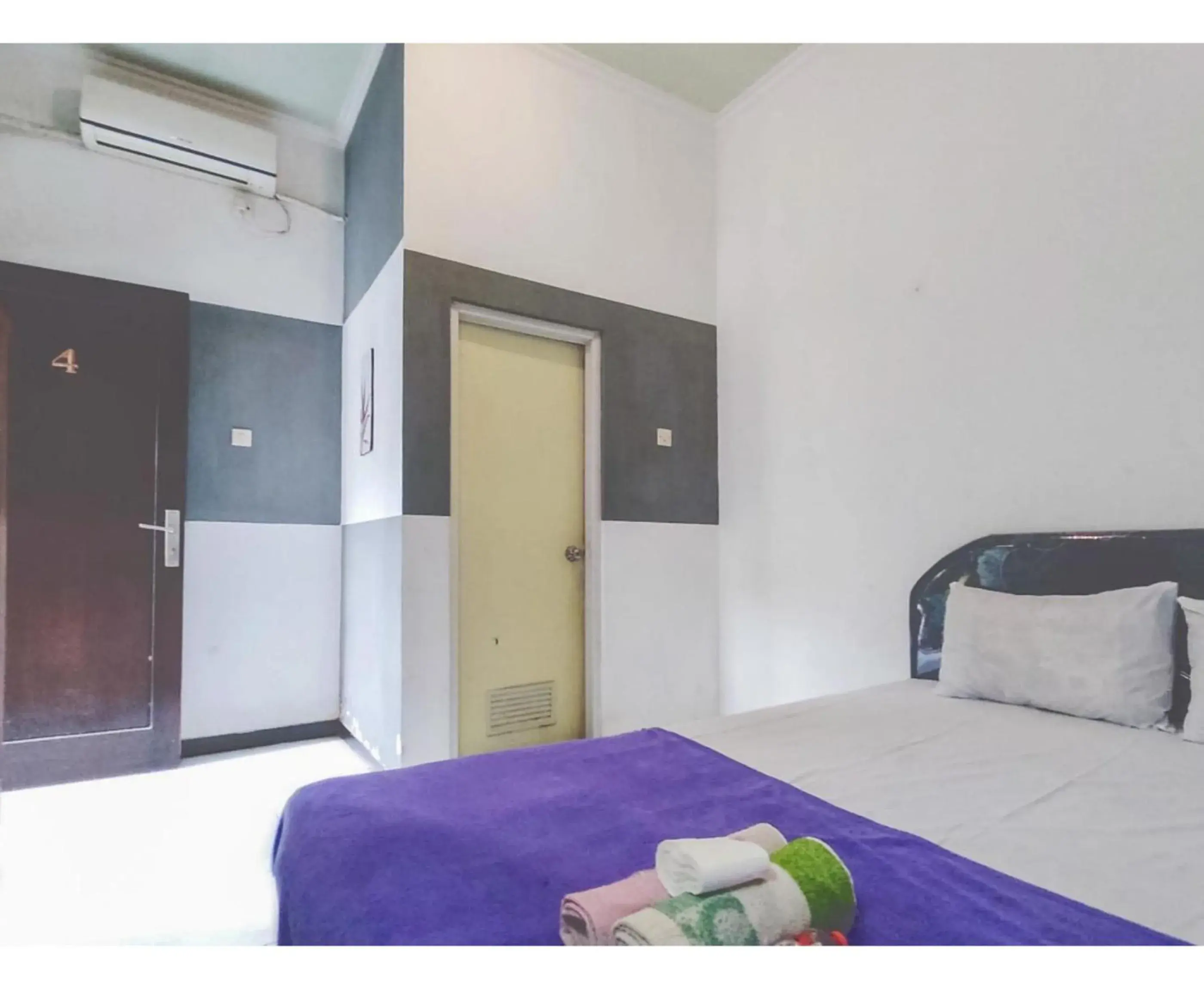 Bedroom, Bed in Kartini Guest House near Alun Alun Probolinggo Bedroom, Bed in Kartini Guest House near Alun Alun Probolinggo