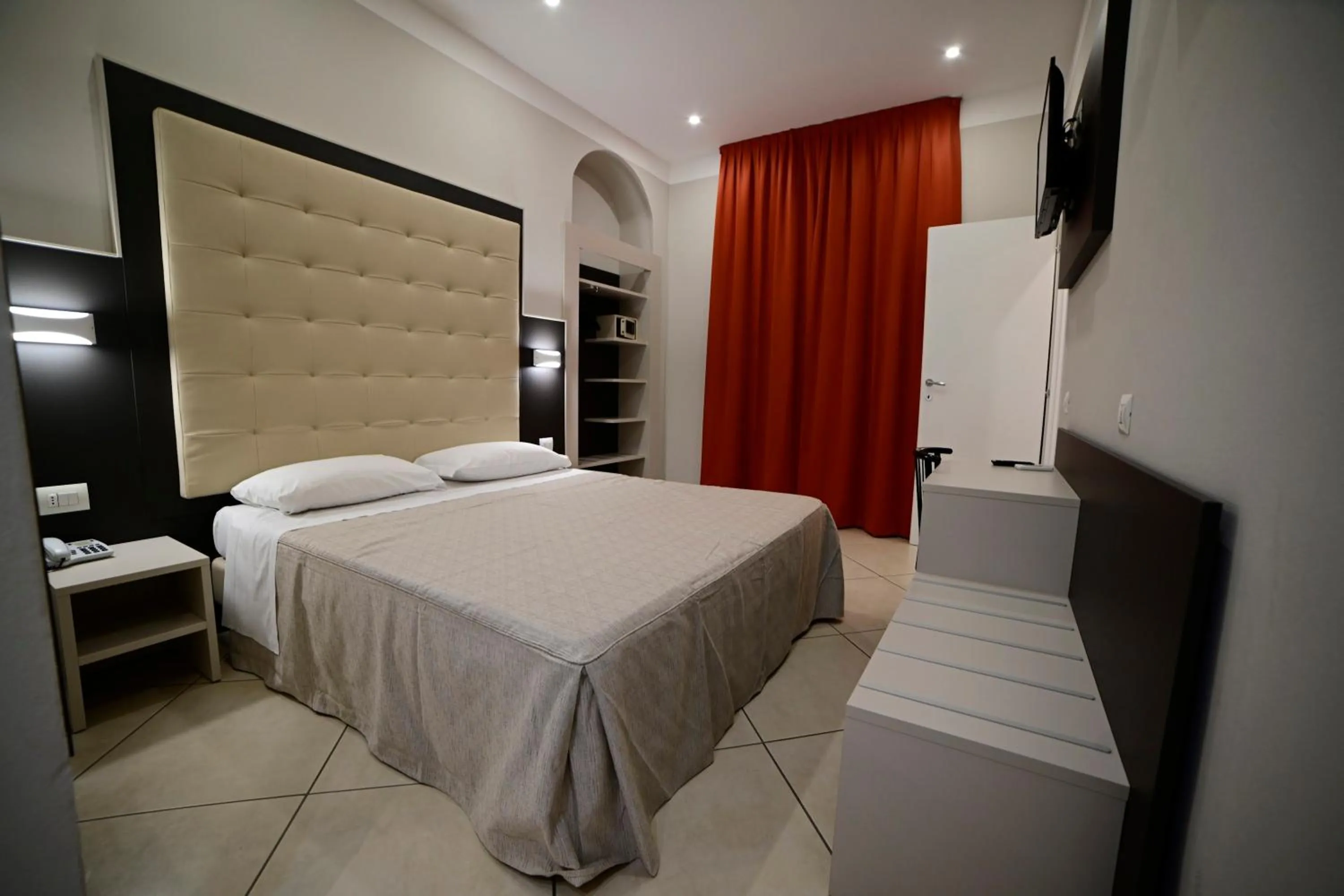 Bedroom, Bed in Hotel Demo'