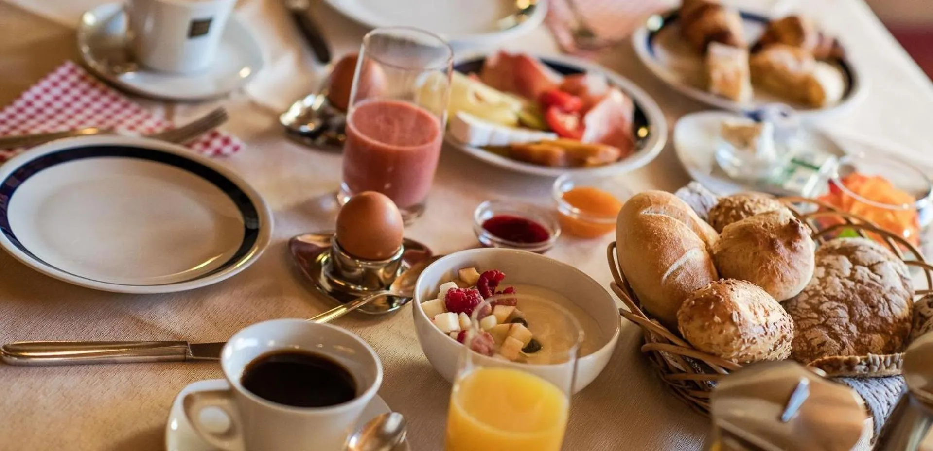 Breakfast in Hotel Demo'