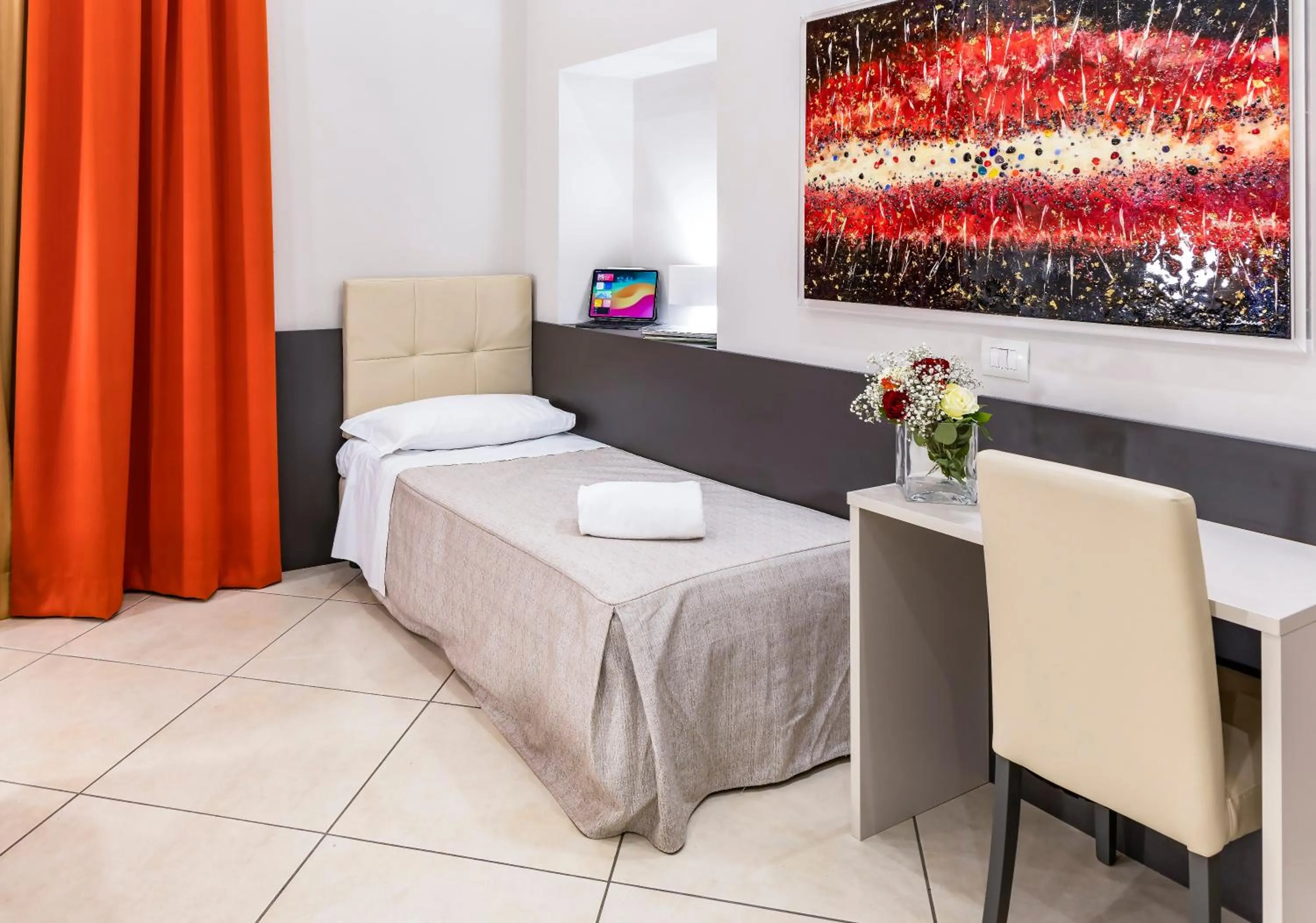 View (from property/room), Bed in Hotel Demo'