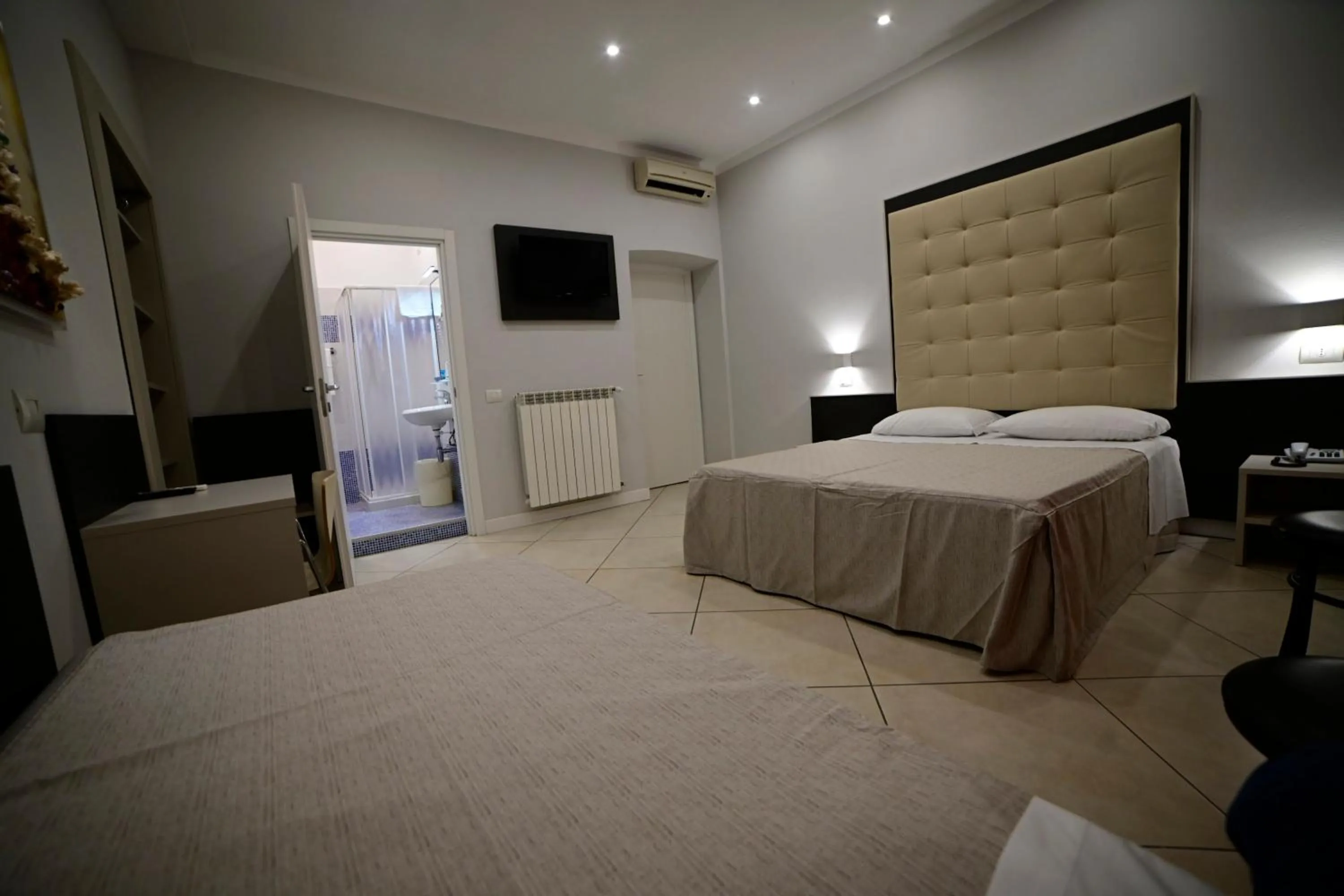 Bedroom, Bed in Hotel Demo'