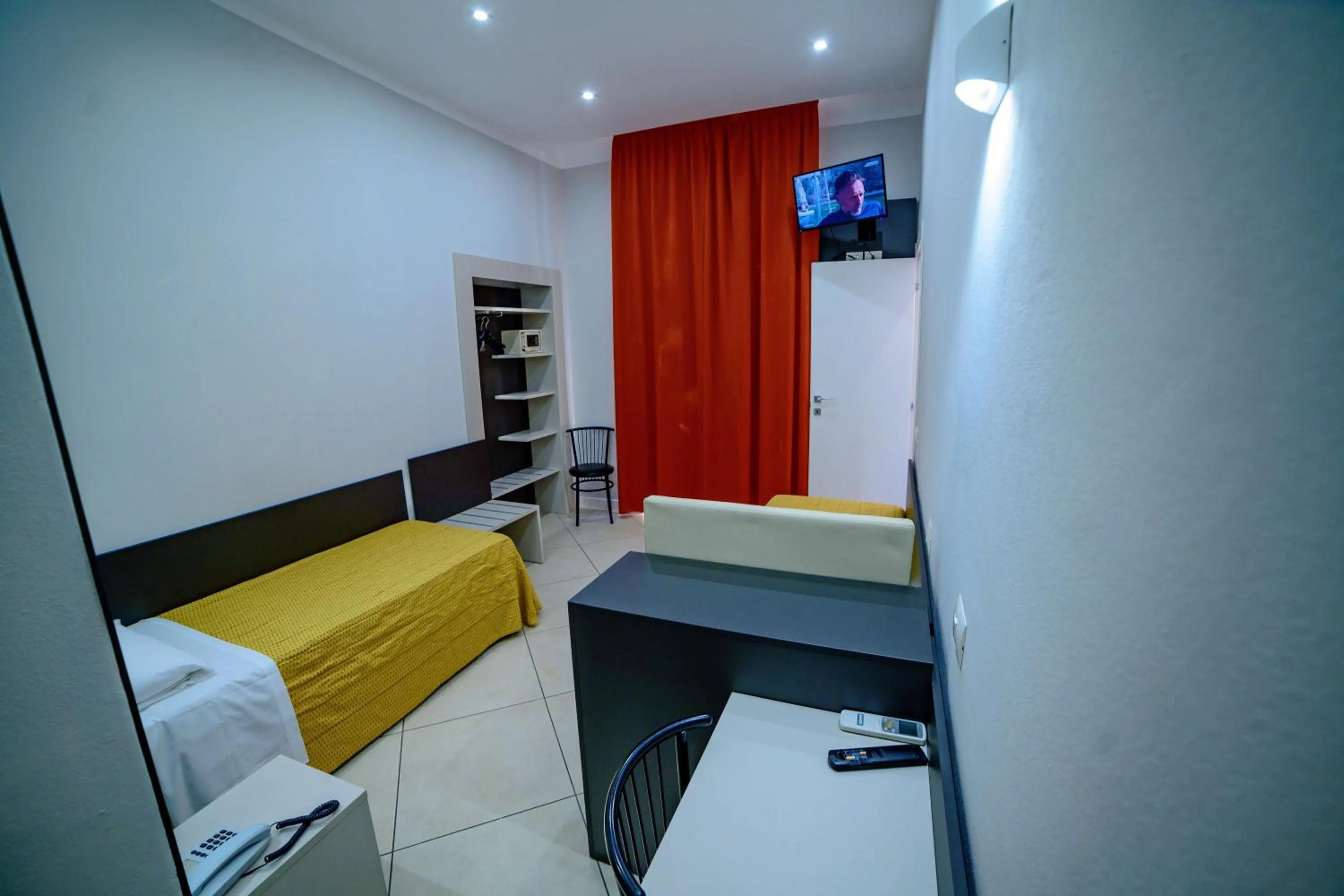 View (from property/room), Bed in Hotel Demo'