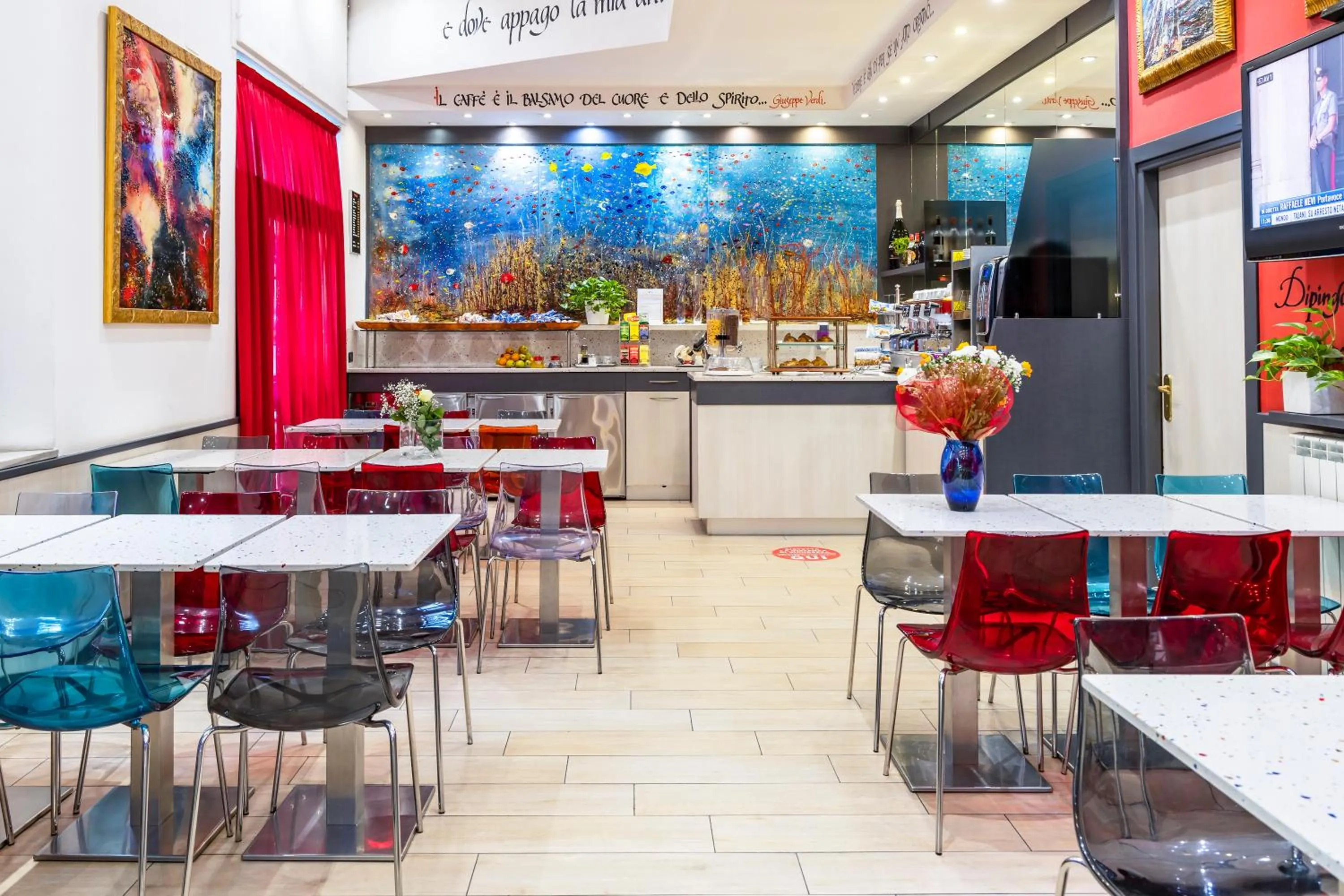 Communal lounge/ TV room in Hotel Demo'