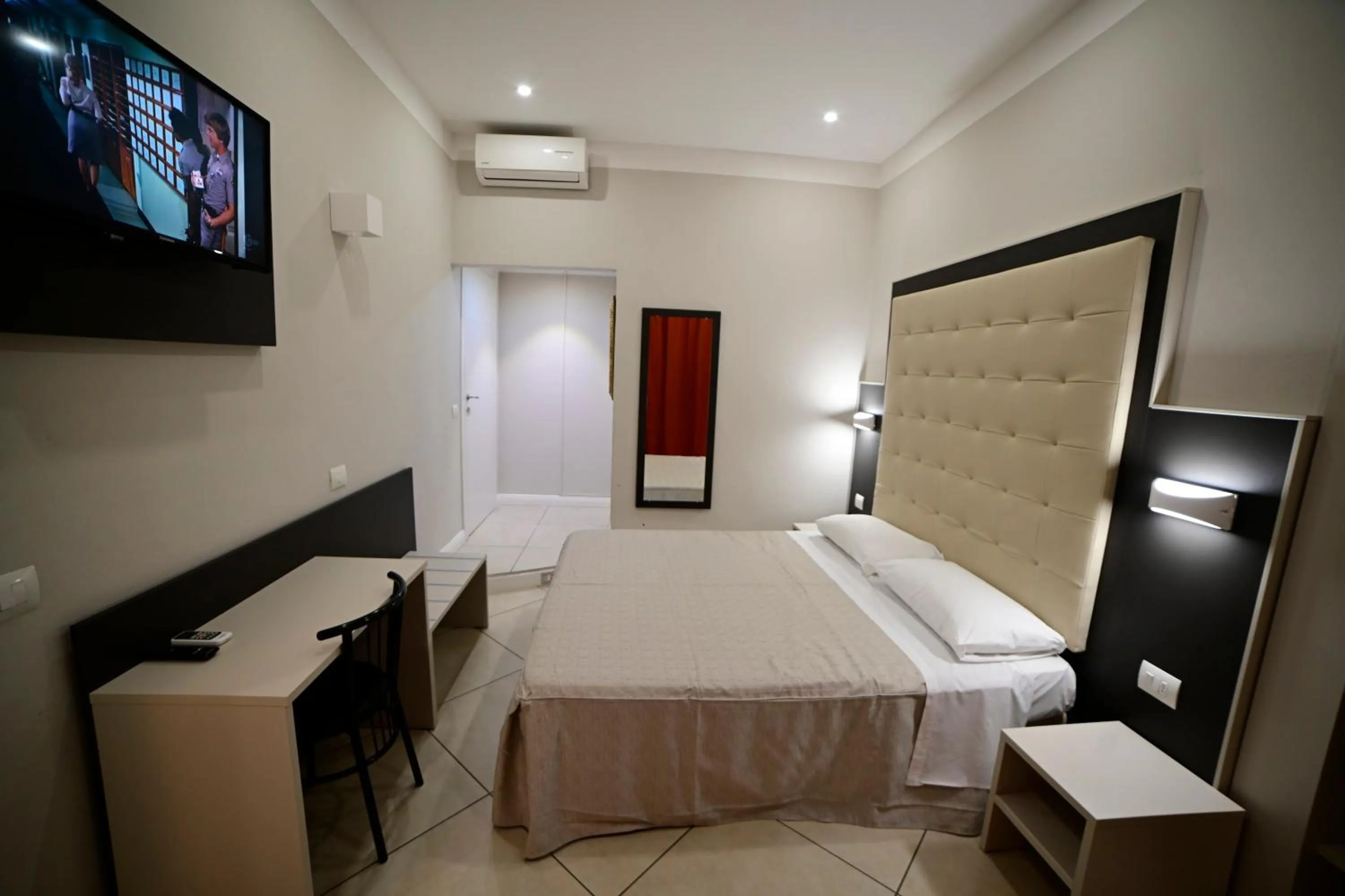 Bedroom, Bed in Hotel Demo'
