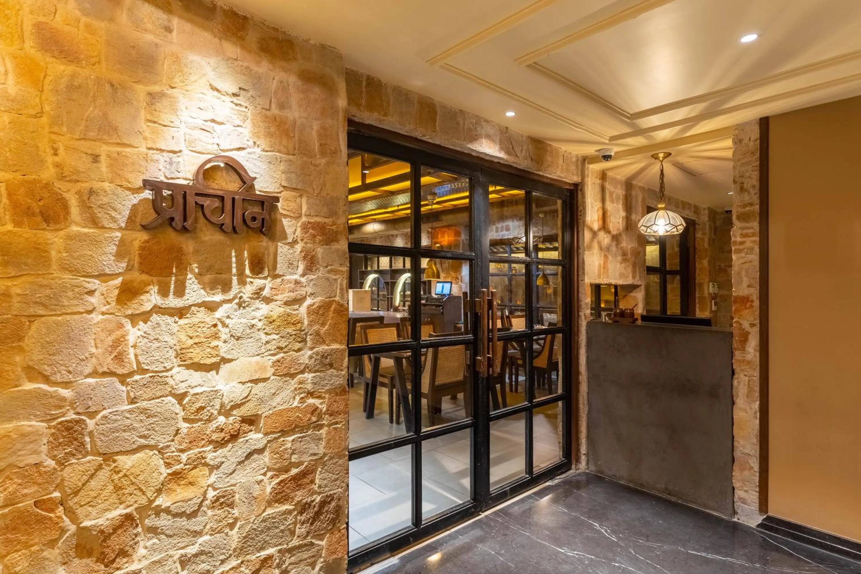 Restaurant/places to eat in Historia Royal