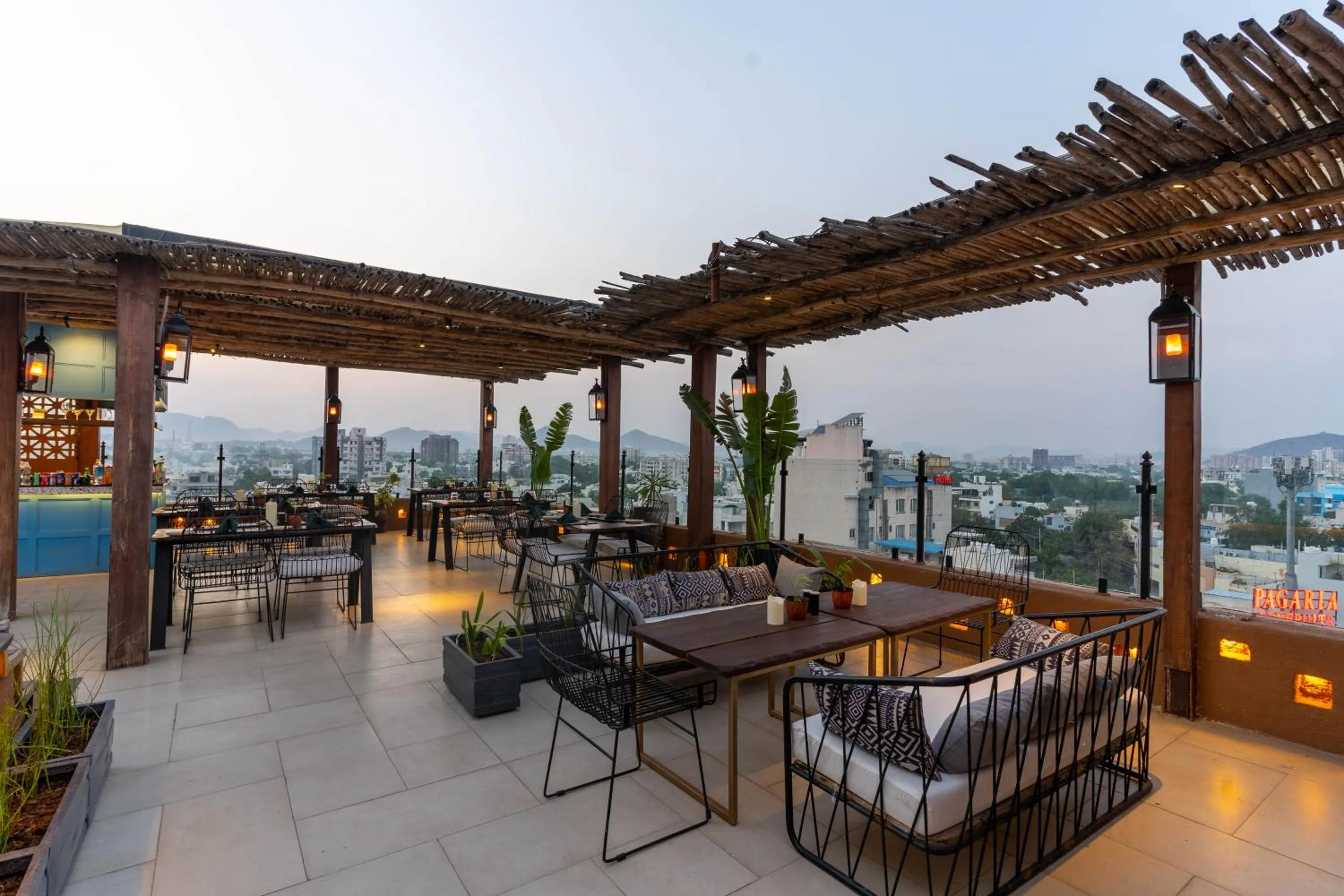 Restaurant/places to eat in Historia Royal