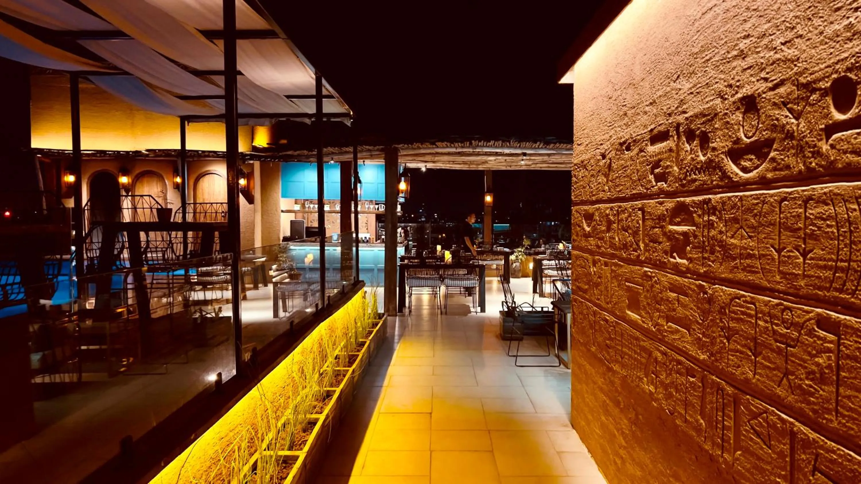 Restaurant/places to eat in Historia Royal