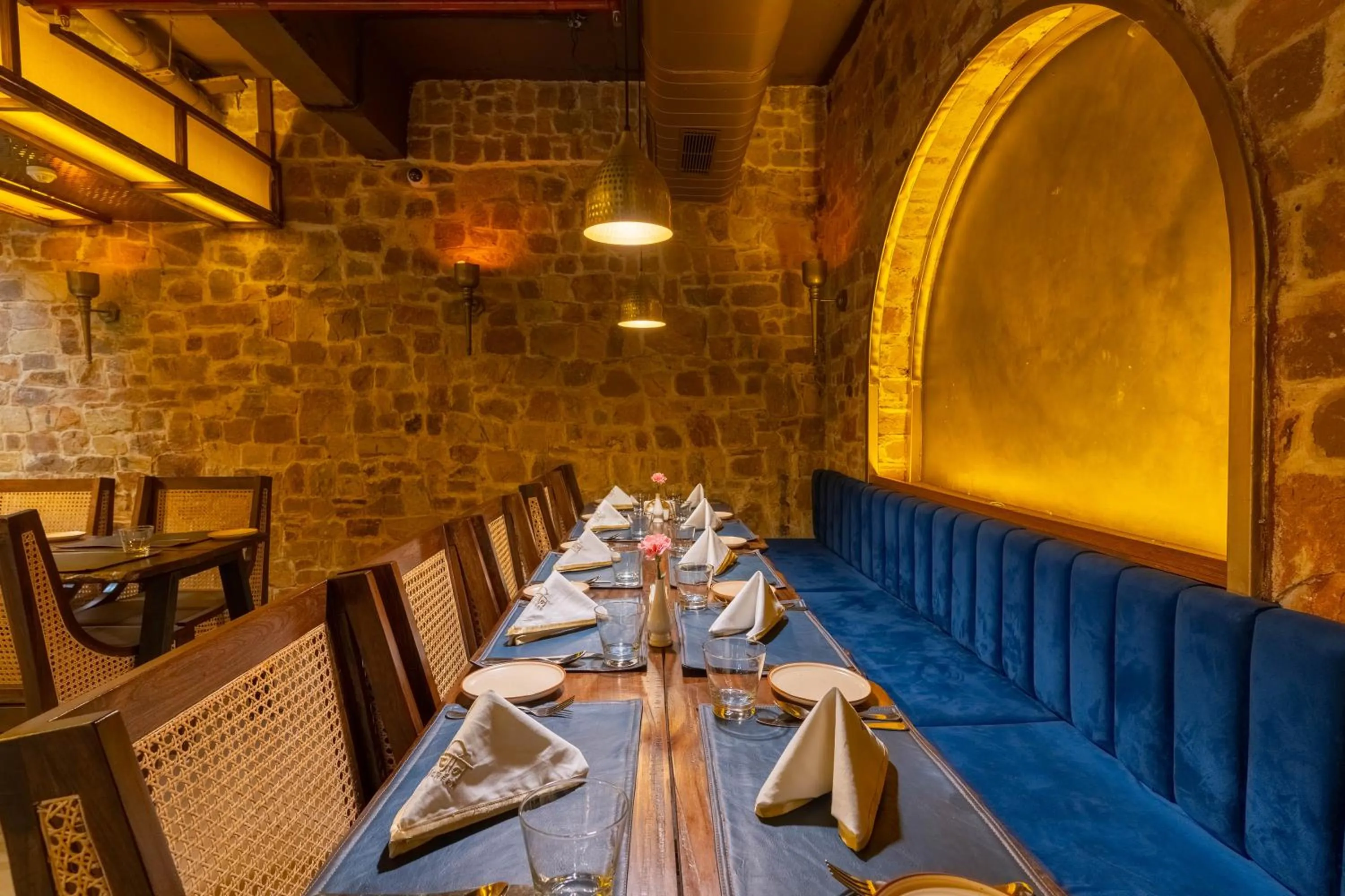 Restaurant/places to eat in Historia Royal