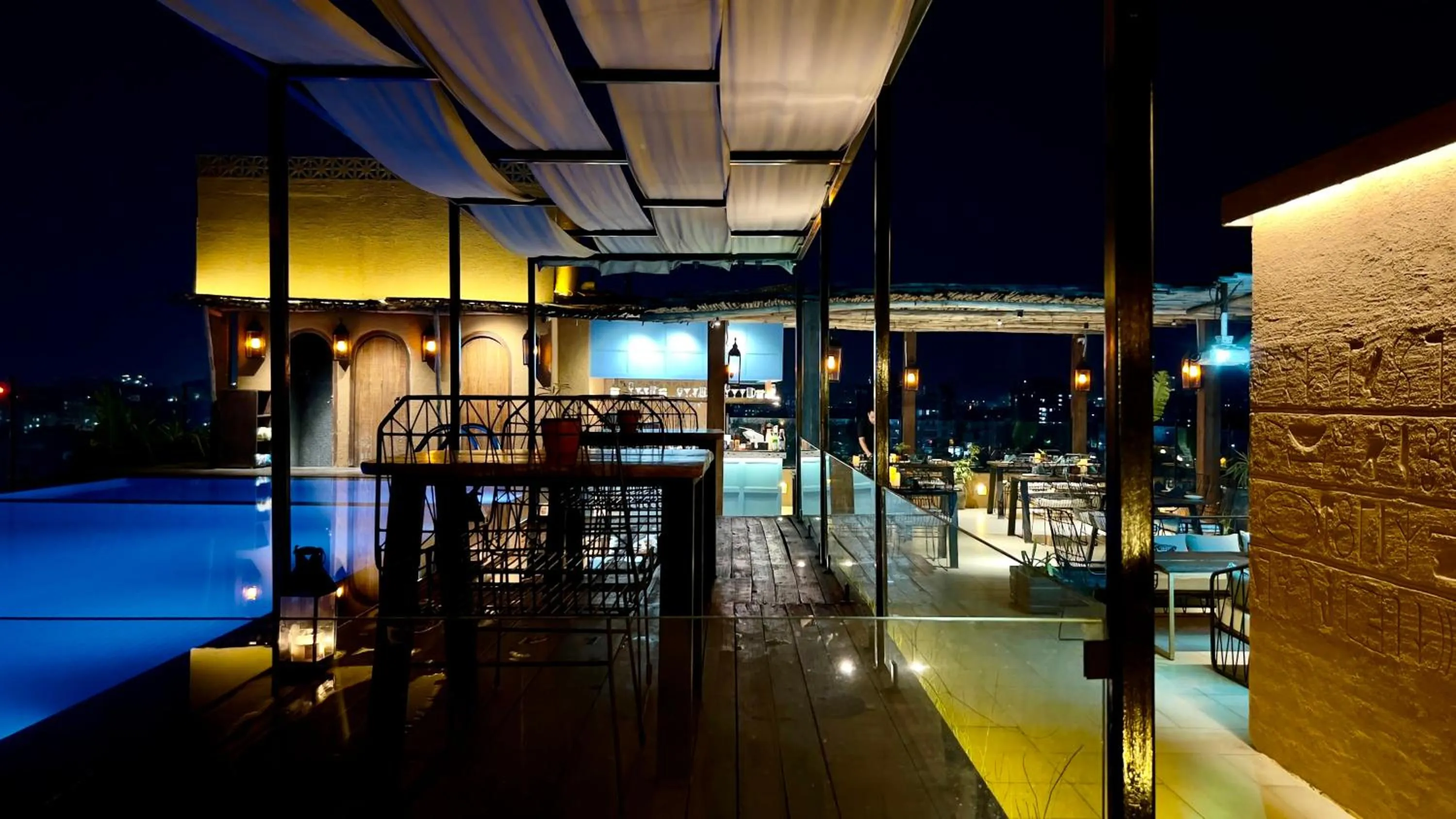 Restaurant/places to eat in Historia Royal