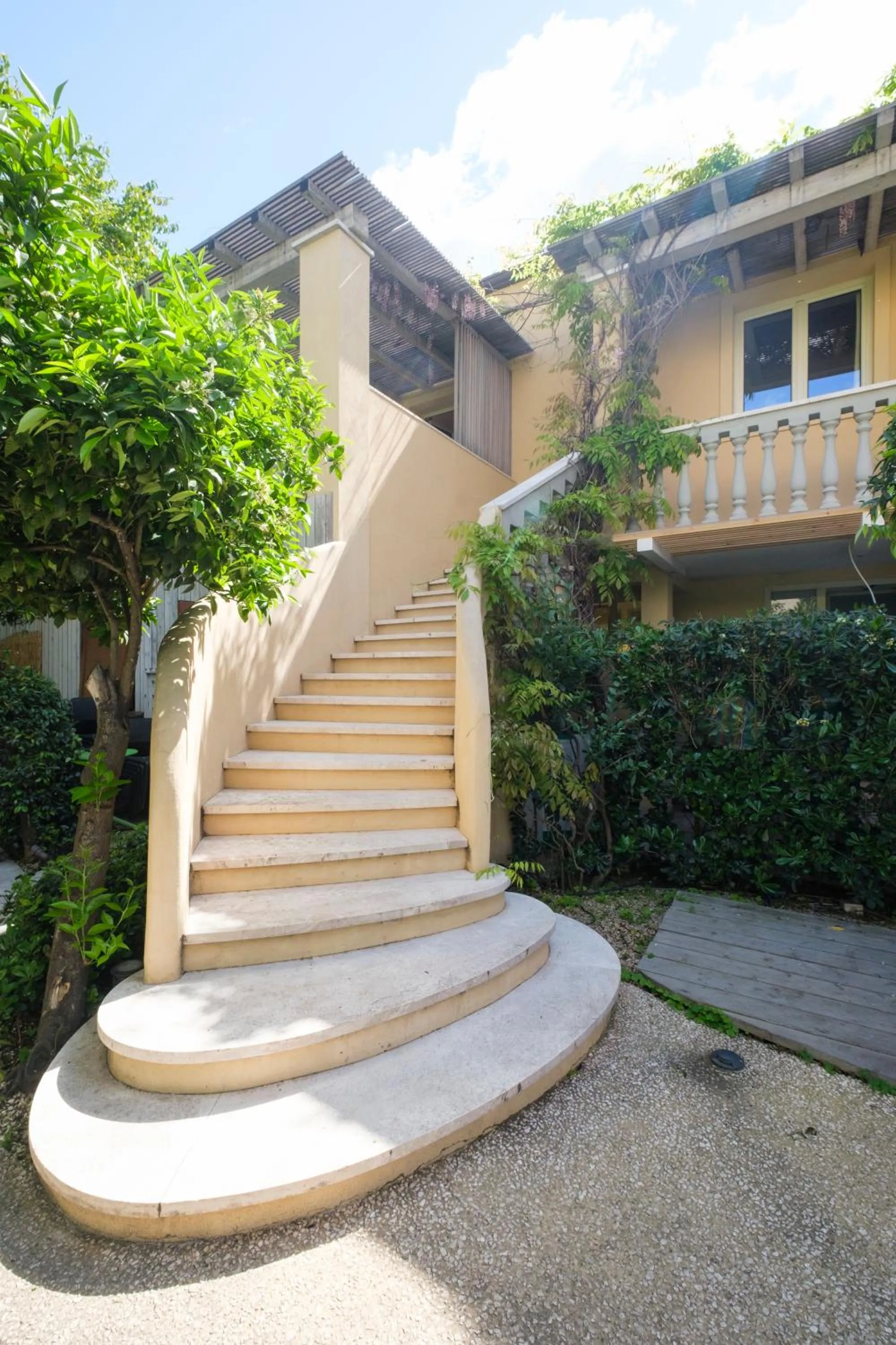 Facade/entrance in Kemani Villa Sara - Boutique Guest House