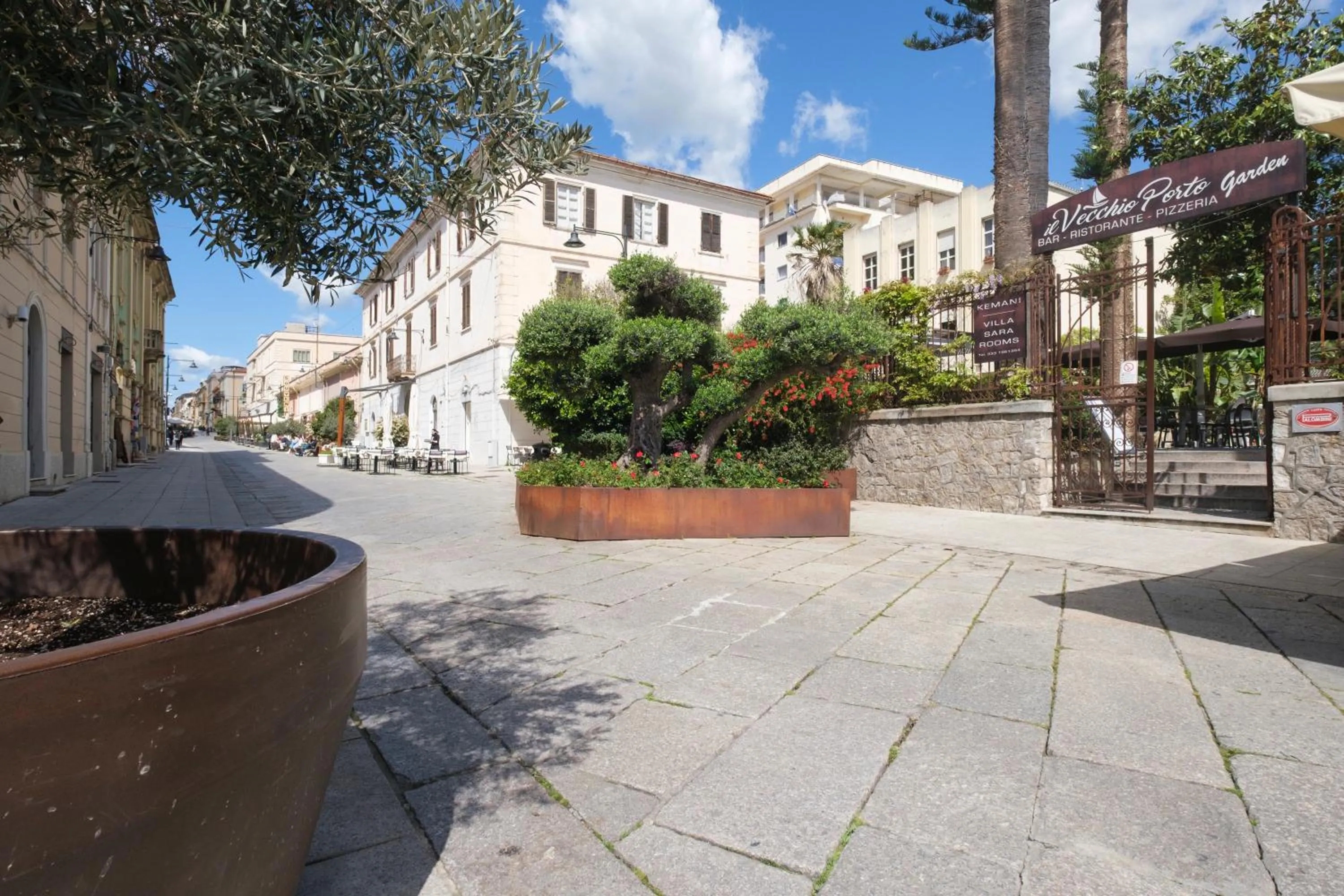 Facade/entrance in Kemani Villa Sara - Boutique Guest House